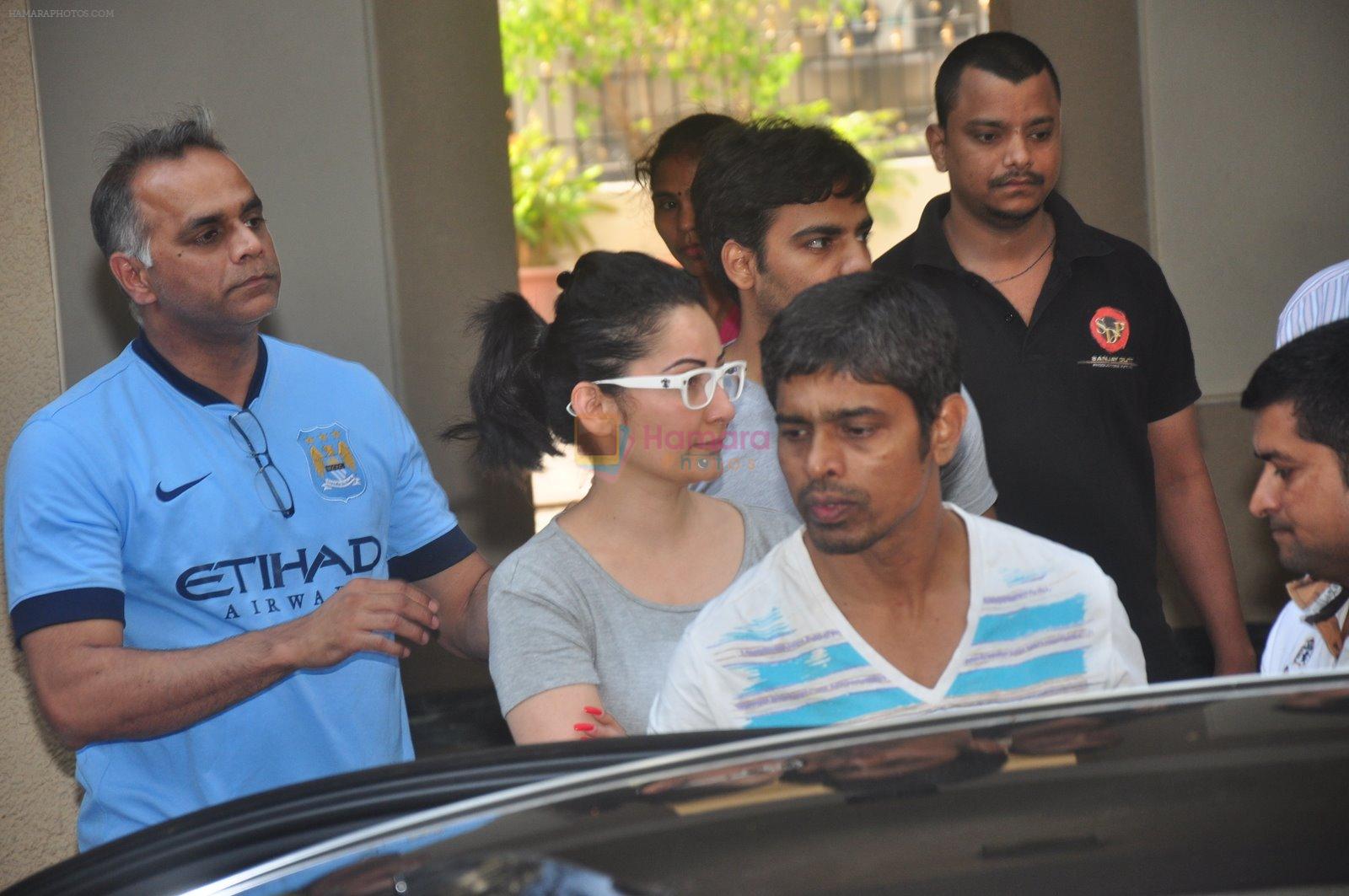 Sanjay Dutt returns to Yerwada jail in Bandra, Mumbai on 10th Jan 2015