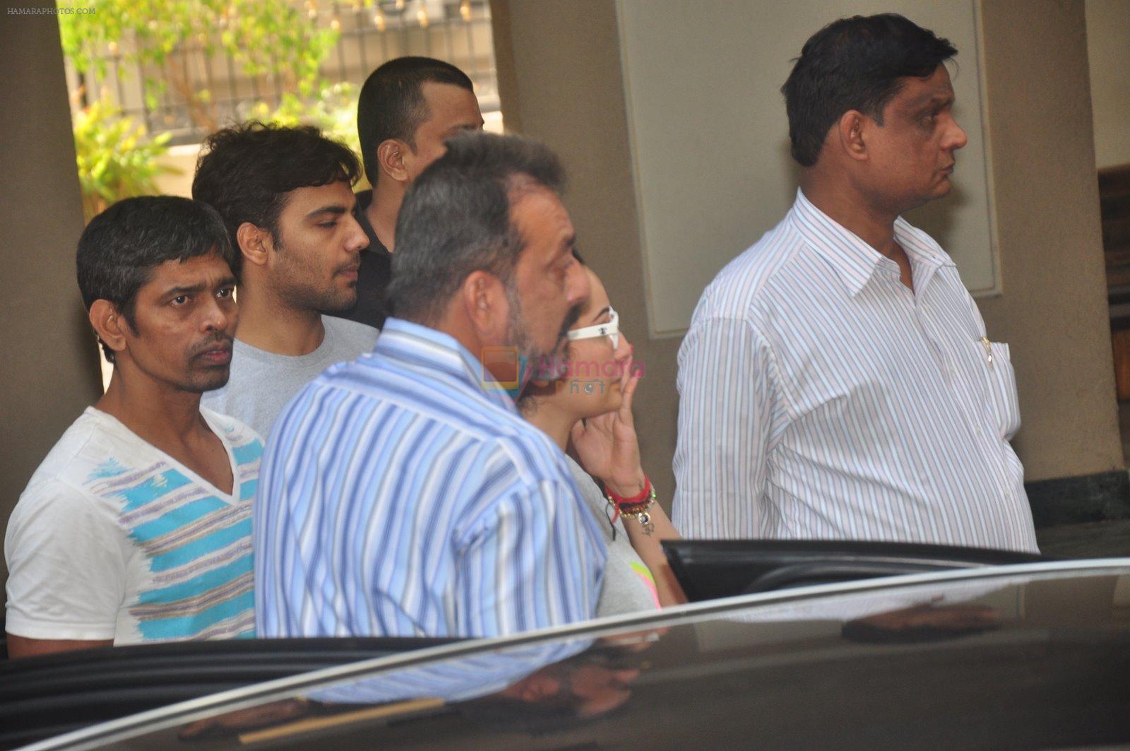 Sanjay Dutt returns to Yerwada jail in Bandra, Mumbai on 10th Jan 2015