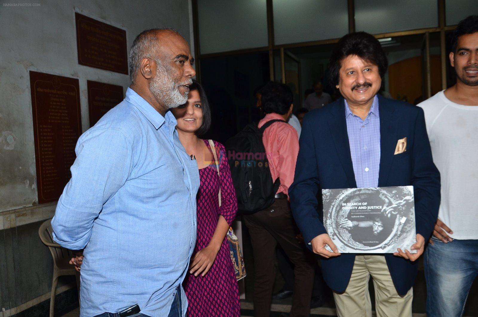 Pankaj Udhas at the launch of book In Search of Dignity and Justice by Sudharak Olwe in Mumbai on 22nd Jan 2015