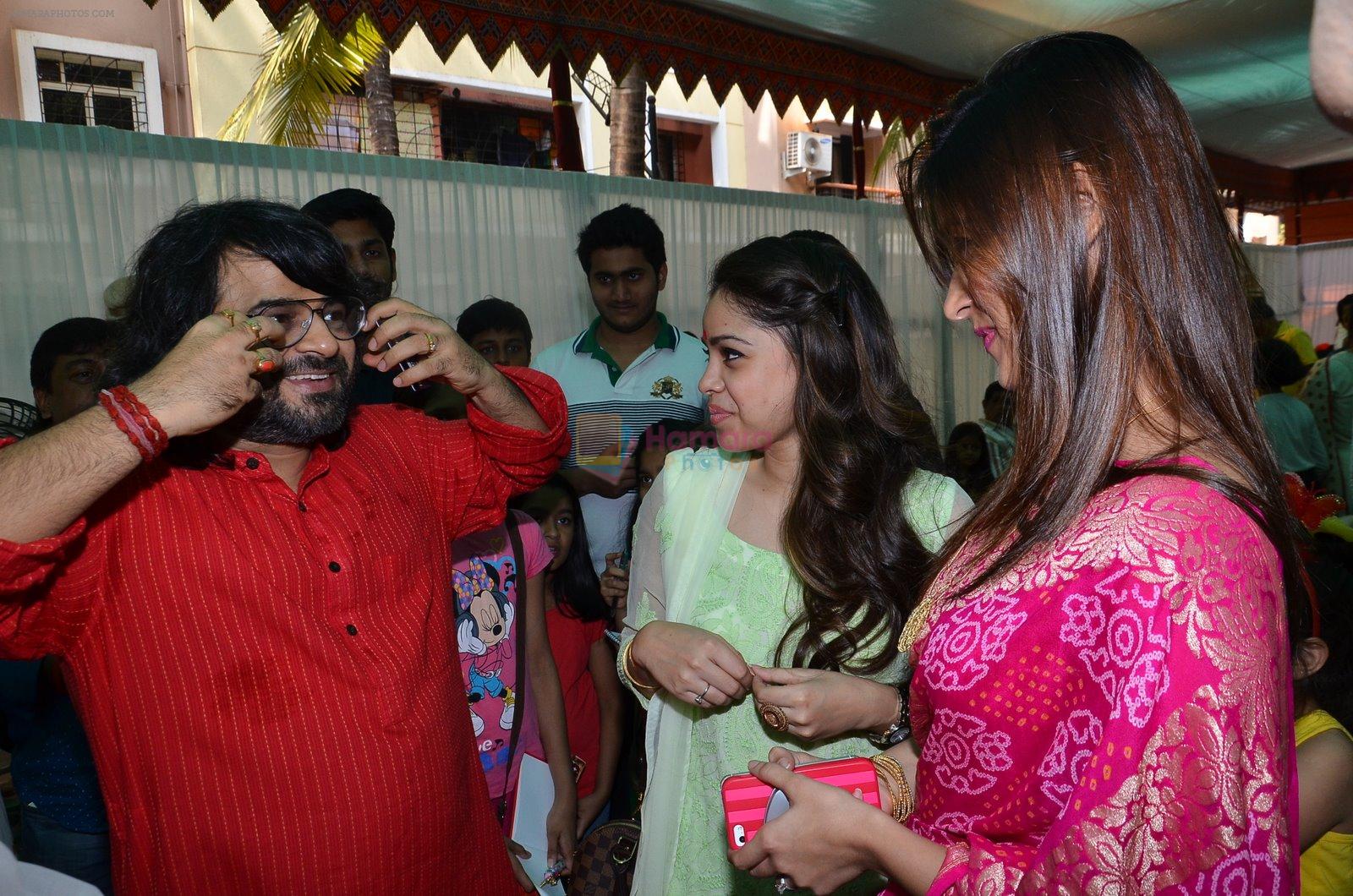 Ileana D'Cruz, Sumona Chakravarti, Pritam Chakraborty at Anurag Basu's saraswati pooja in Mumbai on 25th Jan 2015