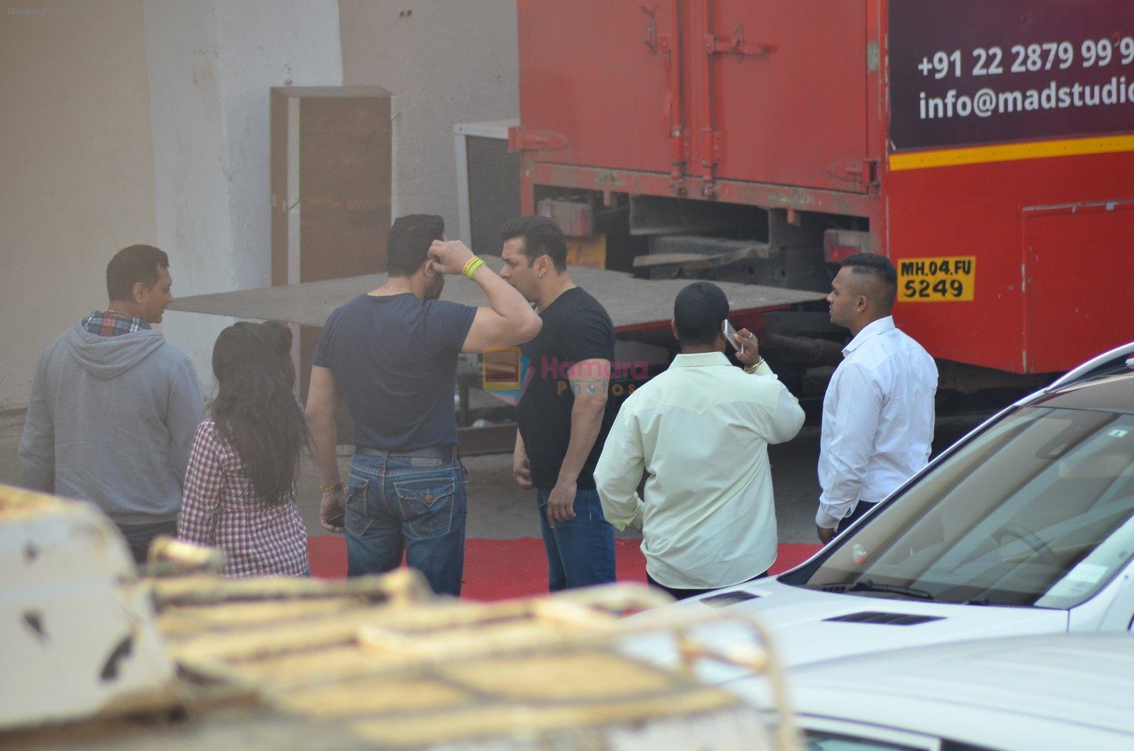Salman Khan snapped at Mehboob Studio on 27th Jan 2015