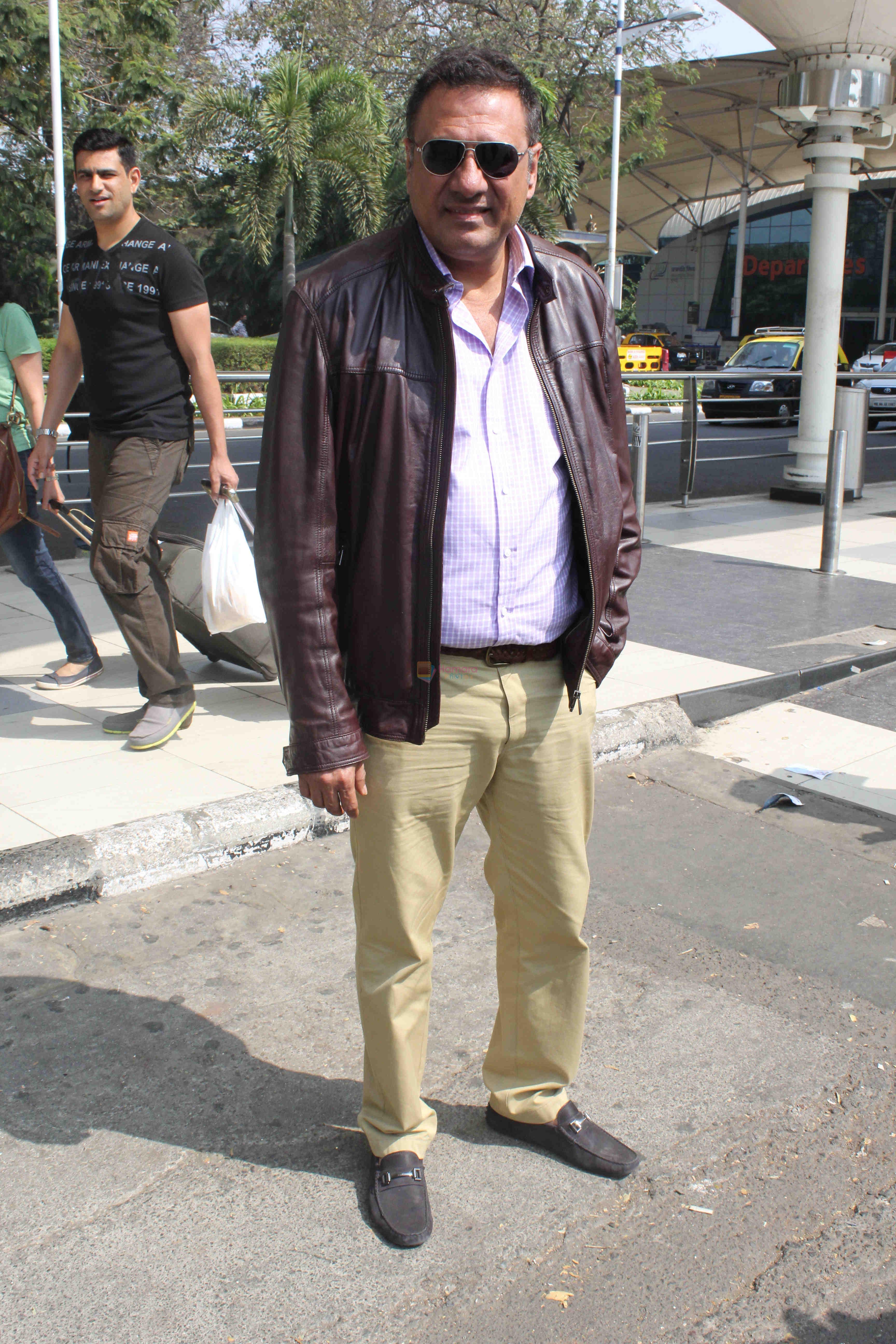 Boman Irani spotted at Mumbai Domestic Airport on 26th Jan 2015