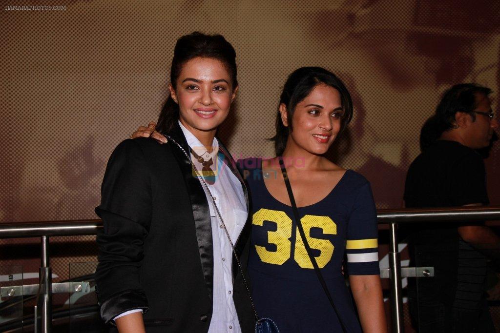 Richa Chadda, Surveen Chawla at the Premiere of Khamoshiyaan in Mumbai on 29th Jan 2015