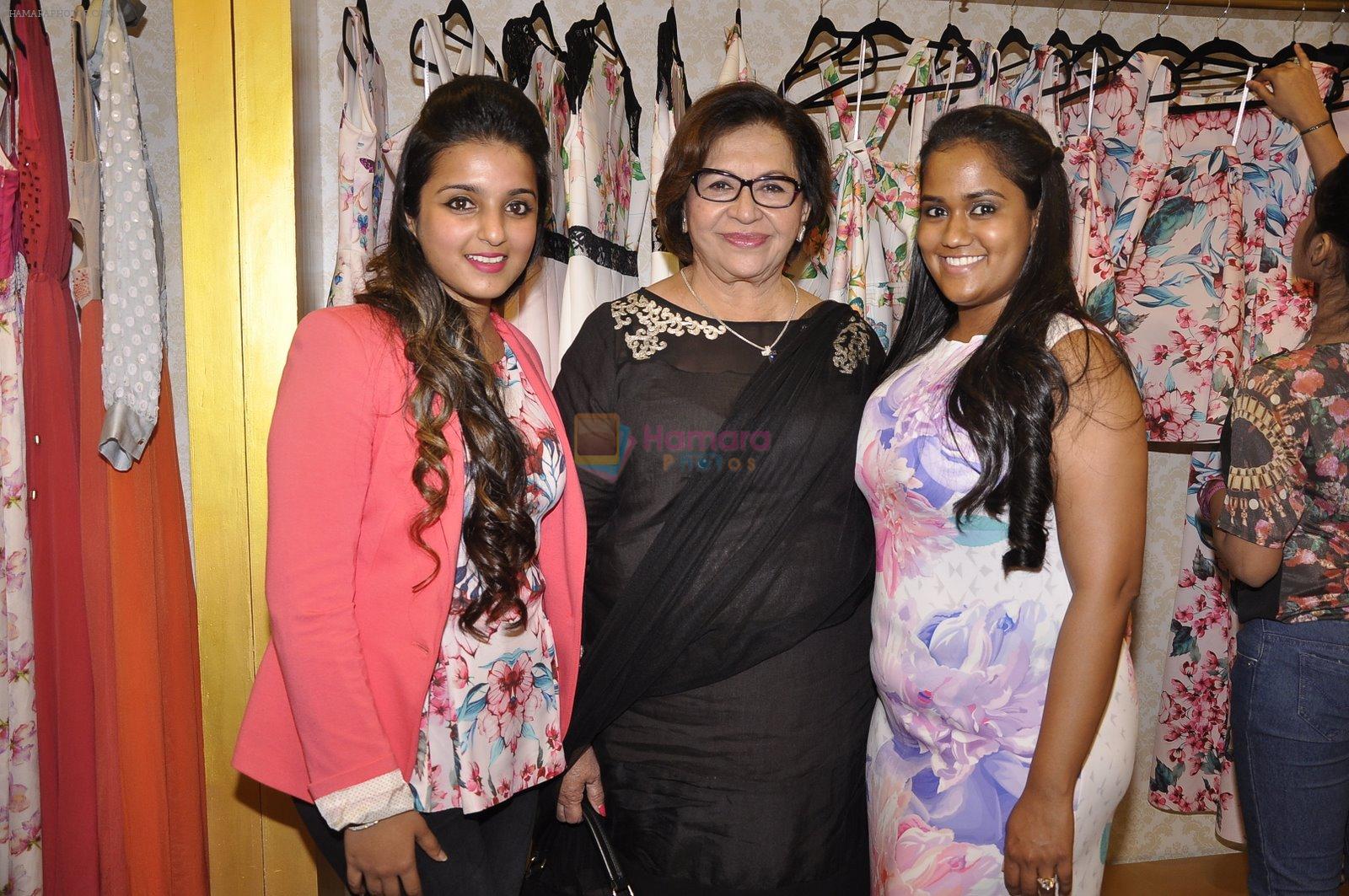 Helen, Arpita Khan at Asha Karla's summer 2015 couture collection hosted by Arpita Khan in Juhu, Mumbai on 5th Feb 2015