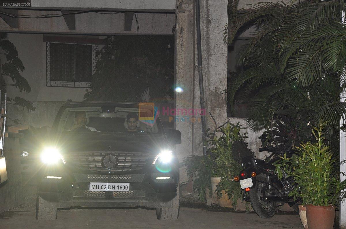Sidharth Malhotra Snapped in Mumbai on 9th Feb 2015
