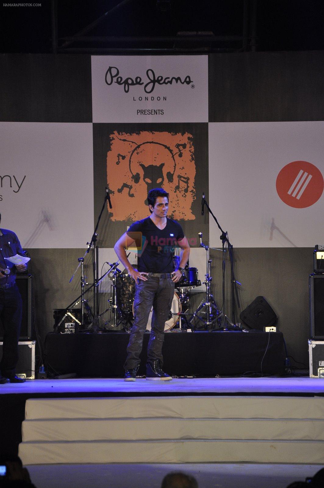 Sonu Sood at Pepe Jeans music stage at Kalaghoda Festival on 14th Feb 2015