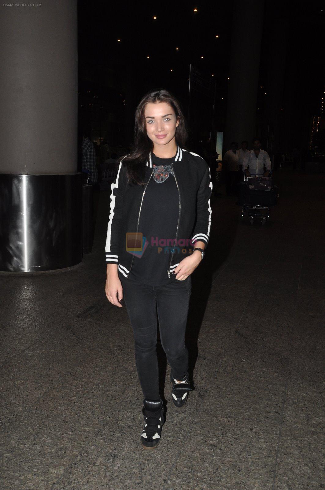 Amy Jackson snapped with mom in Airport, Mumbai on 19th Feb 2015