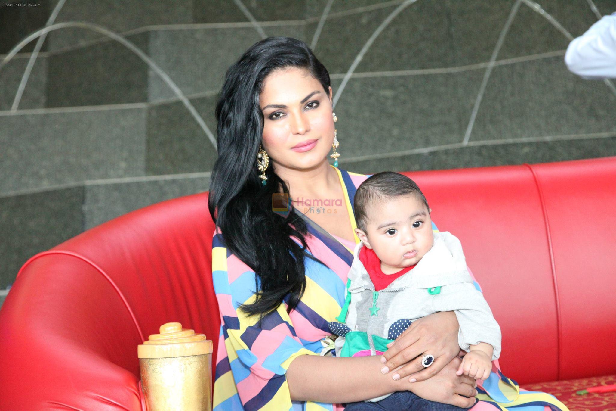Veena Malik celebrated her birthday in Dubai on 28th Feb 2015