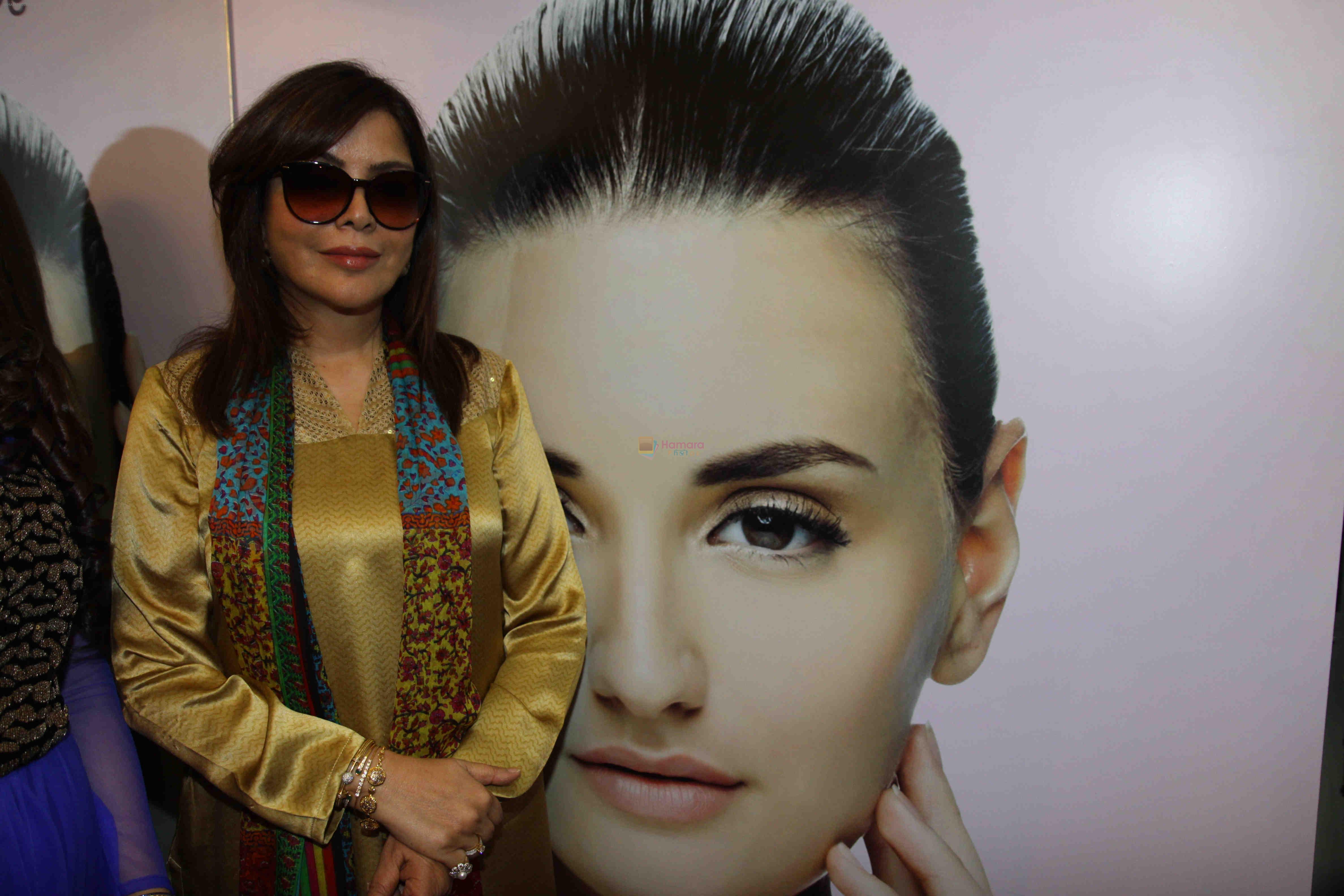 Zeenat Aman inaugurates Dr. Simple Aher's clinic Skin Lounge in Lokhandwala, Andheri West on 15th March 2015