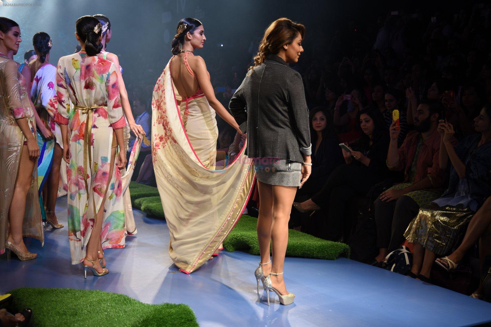 Gauri Khan's show for Satya Paul at LFW 2015 Day 3 on 20th March 2015