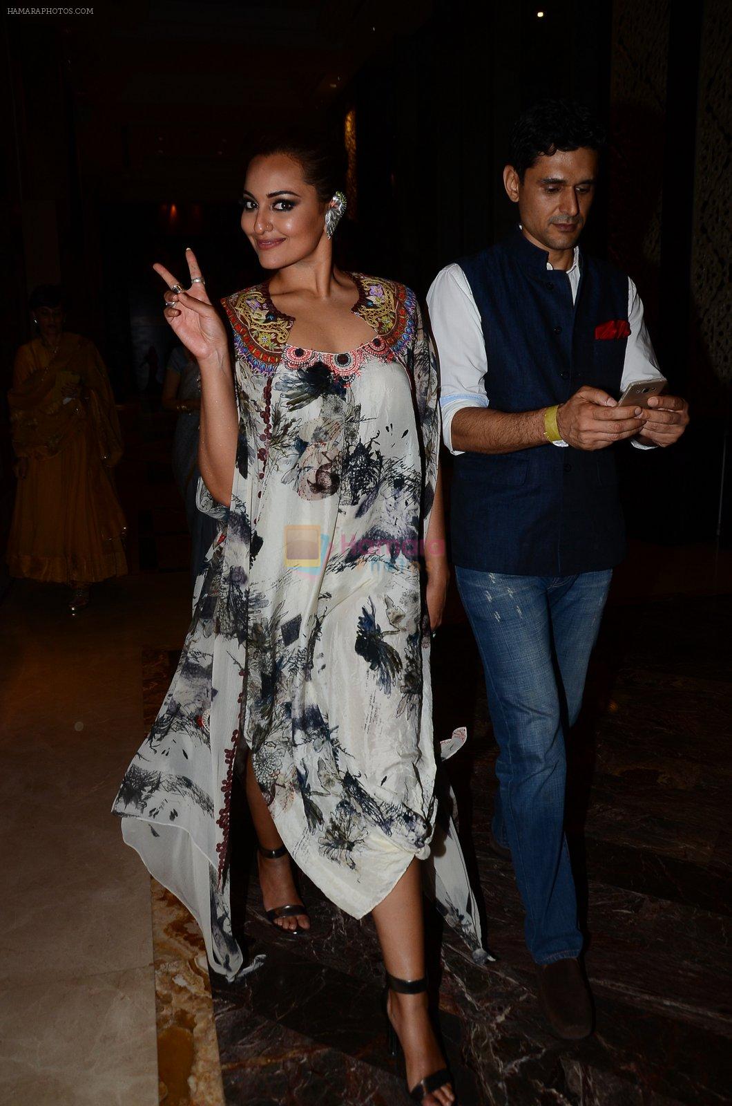 Sonakshi Sinha at Anamika Khanna Grand Finale Show at Lakme Fashion Week 2015 Day 5 on 22nd March 2015