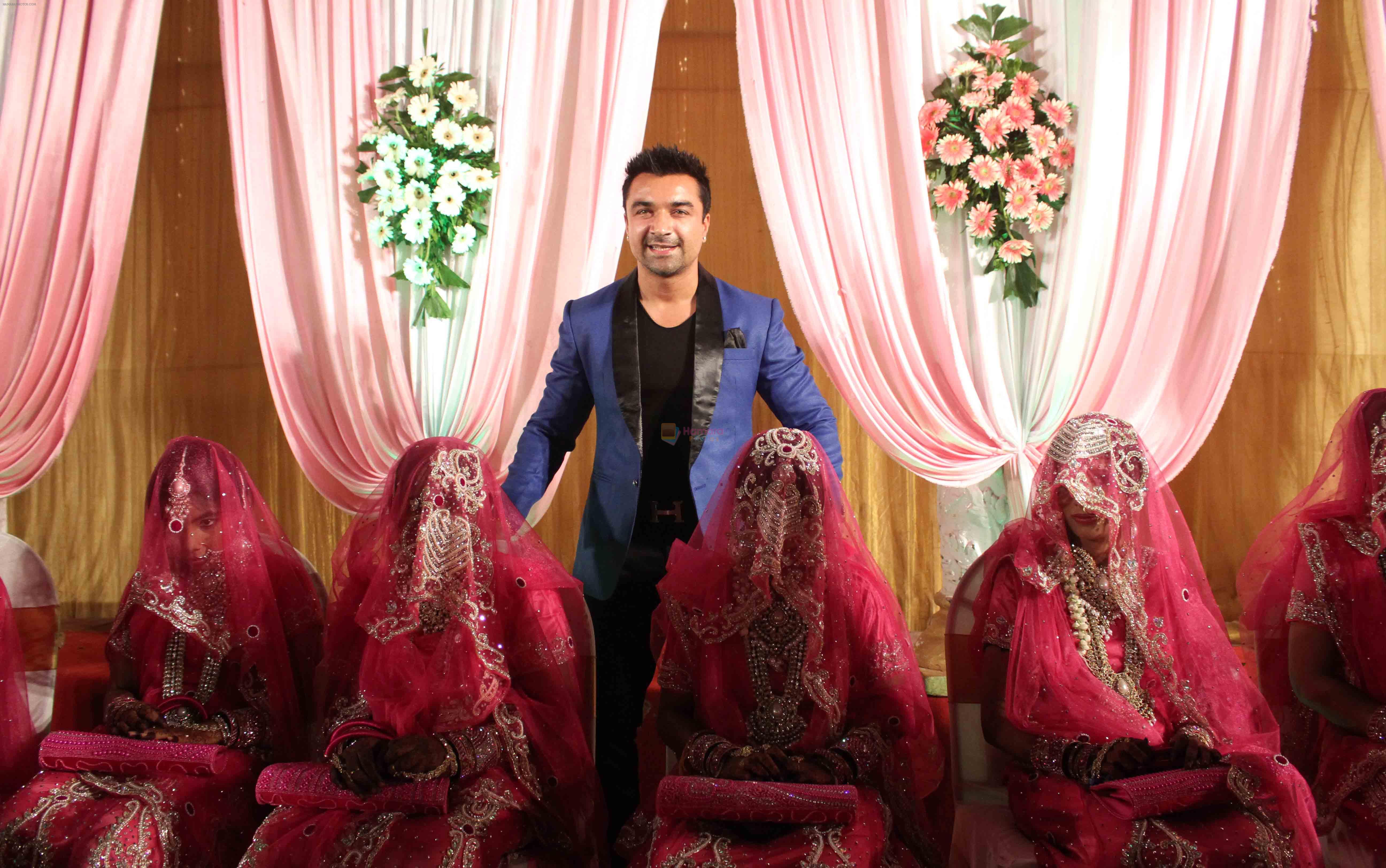 Ejaz Khan in a selfie mode at the Mass Marraige Ceremony organised by socialite Sabira Sikwani5