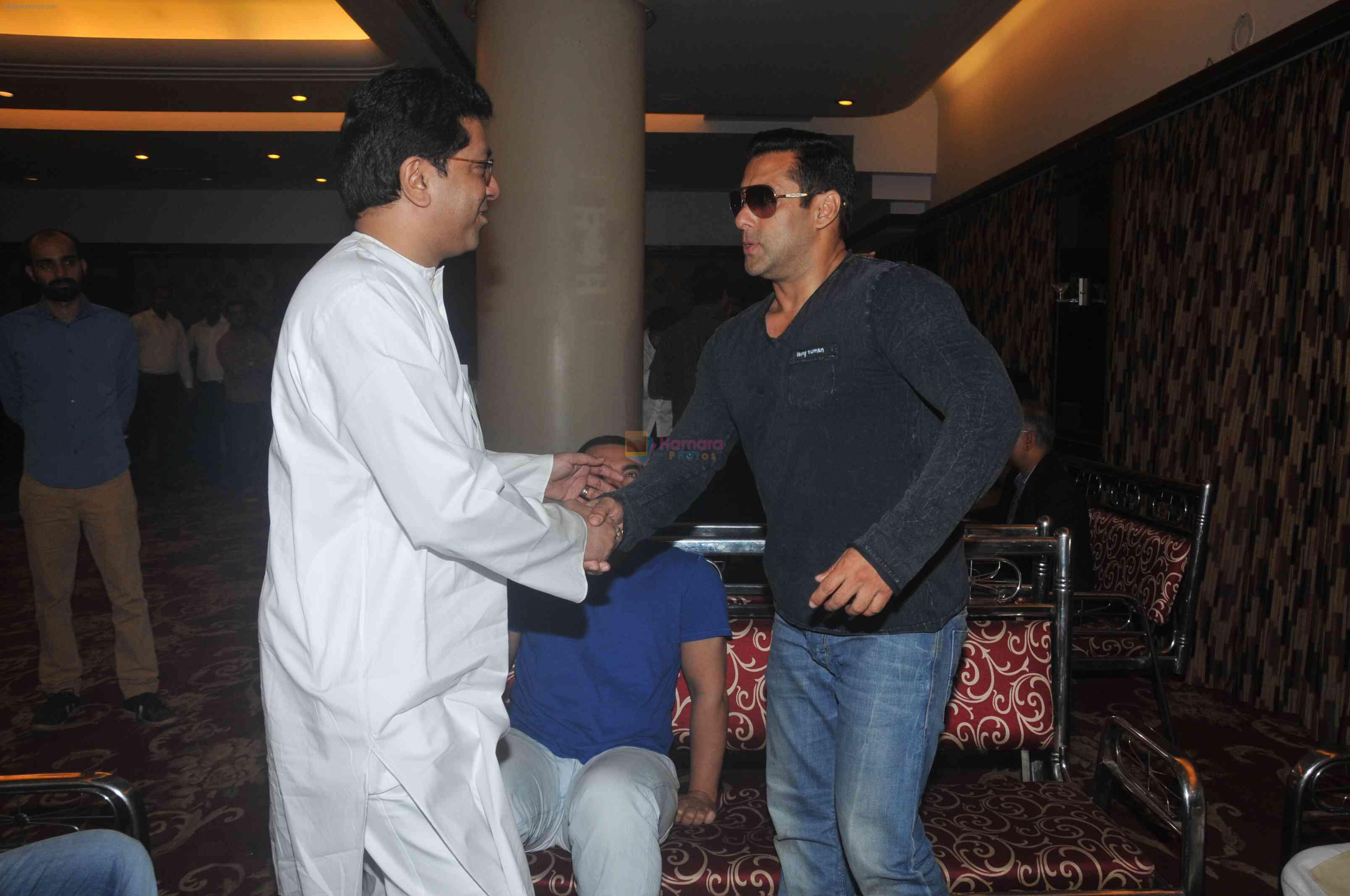 Aamir Khan, Salman Khan meets Raj Thackeray to discuss on Mumbai City on 28th March 2015