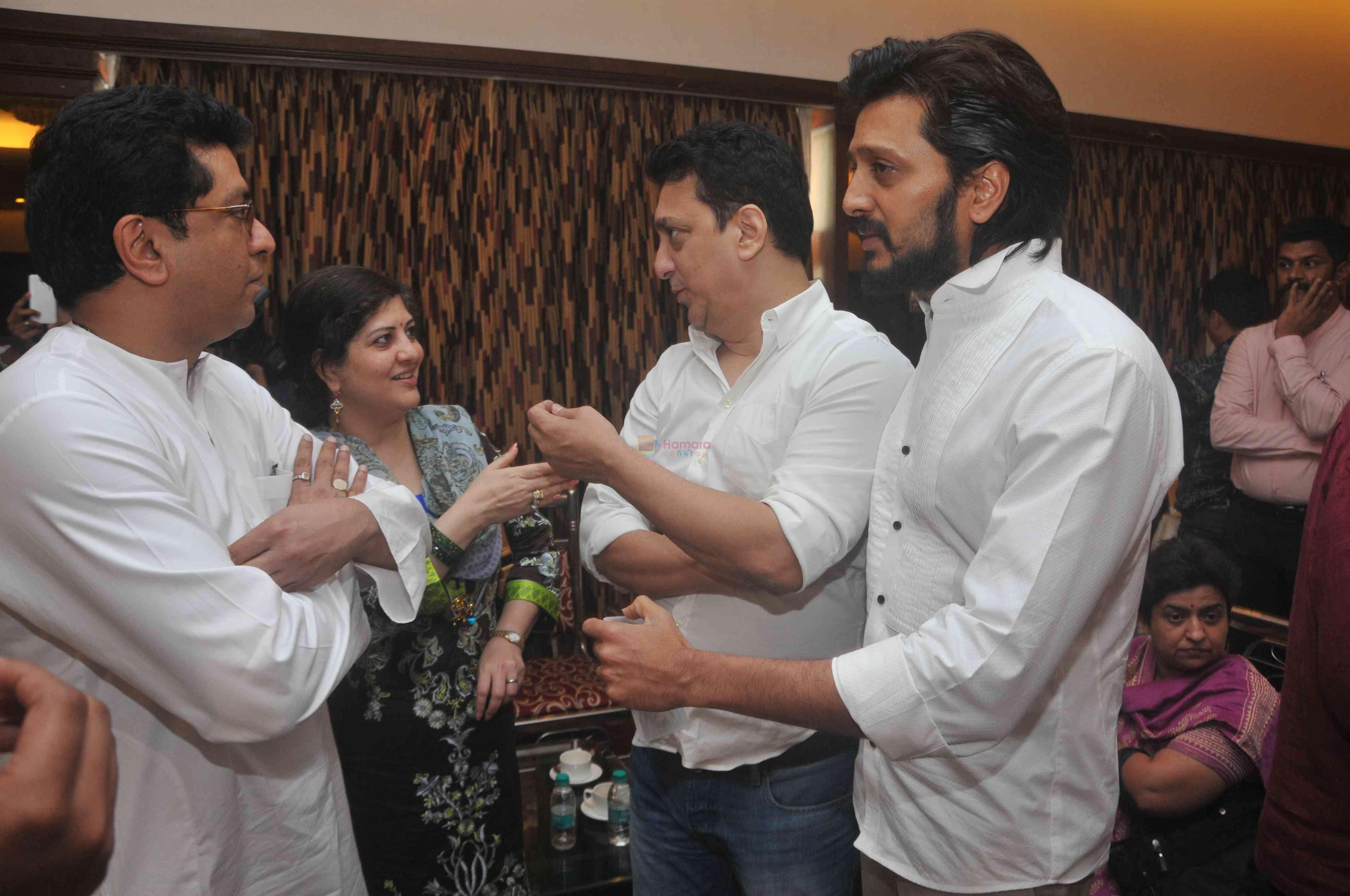 Sajid Nadiadwala, Riteish Deshmukh meets Raj Thackeray to discuss on Mumbai City on 28th March 2015