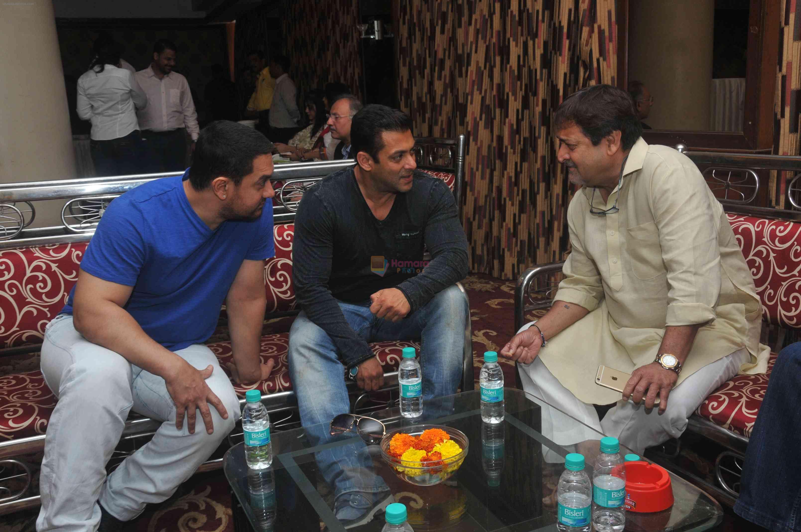Aamir Khan, Salman Khan meets Raj Thackeray to discuss on Mumbai City on 28th March 2015