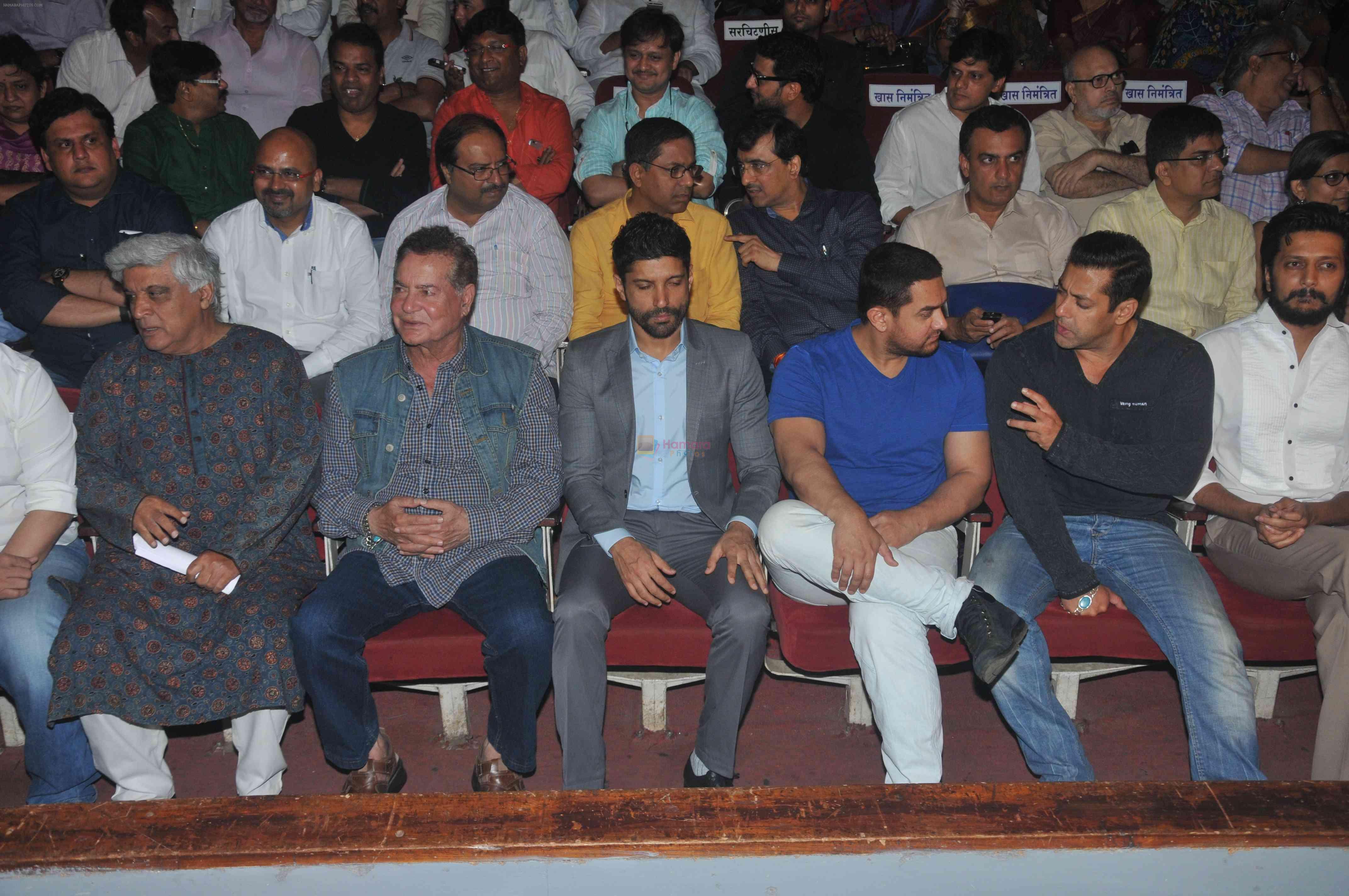 Aamir Khan, Salman Khan, Farhan Akhtar, Salim Khan, Riteish Deshmukh, Javed Akhtar, meets Raj Thackeray to discuss on Mumbai City on 28th March 2015