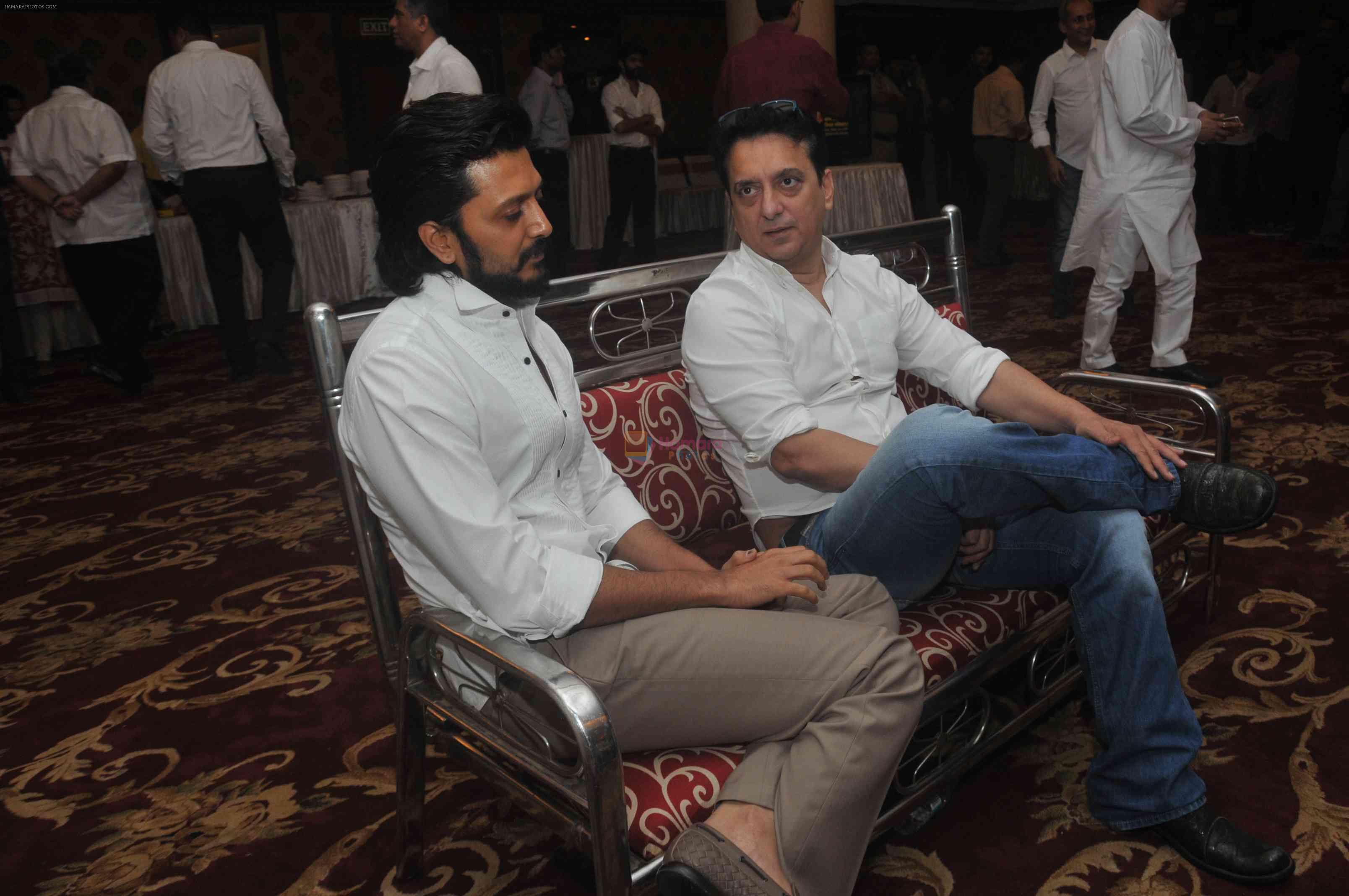 Farhan Akhtar,  Sajid Nadiadwala meets Raj Thackeray to discuss on Mumbai City on 28th March 2015