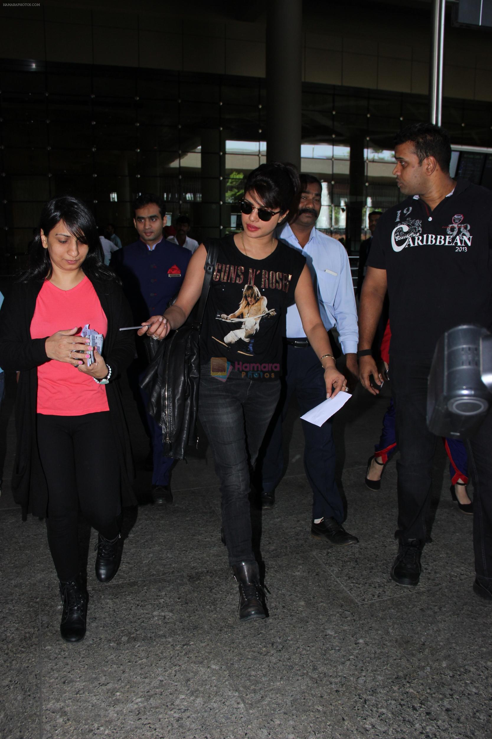 Priyanka chopra snapped at airport on 1st April 2015