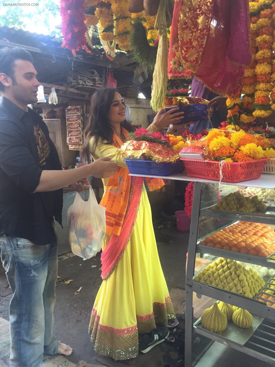 Mahaakshay Chakraborty, Evelyn Sharma Seeks Bappa's Blessings for Ishqedarriyaan in Siddhivinayak temple, Mumbai on 31st March 2015