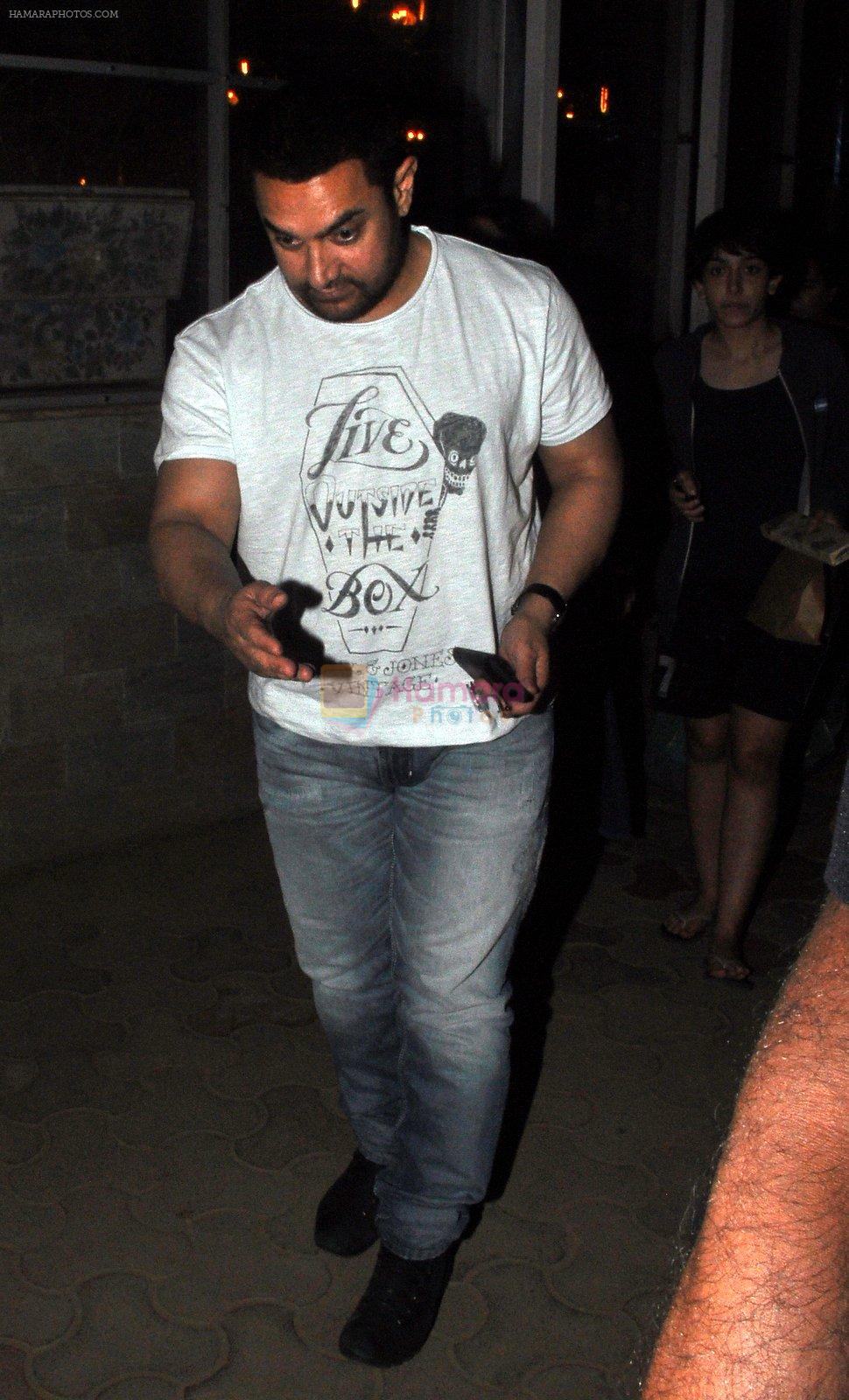 Aamir Khan's dinner out with his family and kids in Mumbai on 2nd April 2015