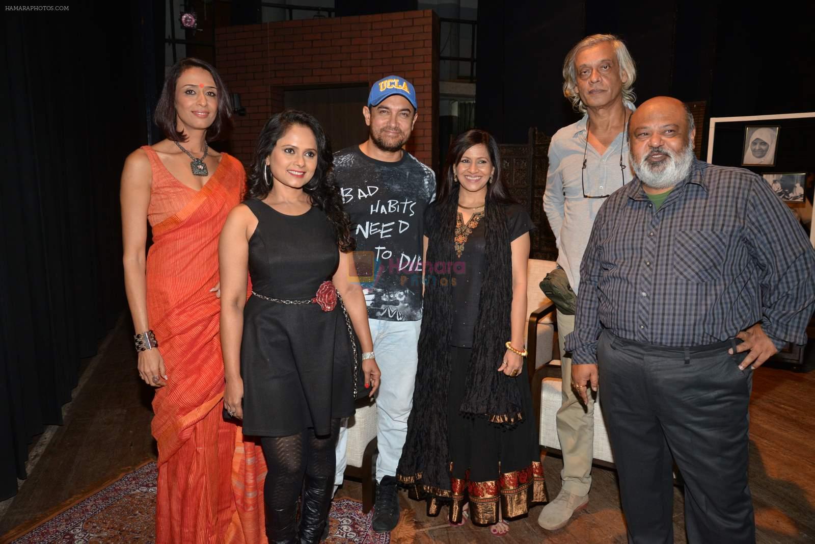 Aamir Khan, Saurabh Shukla , Sudhir Mishra at Ashvin Gidwani's 50th Show 2 to Tango 3 to Jive in Bhaidas Hall on 4th April 2015