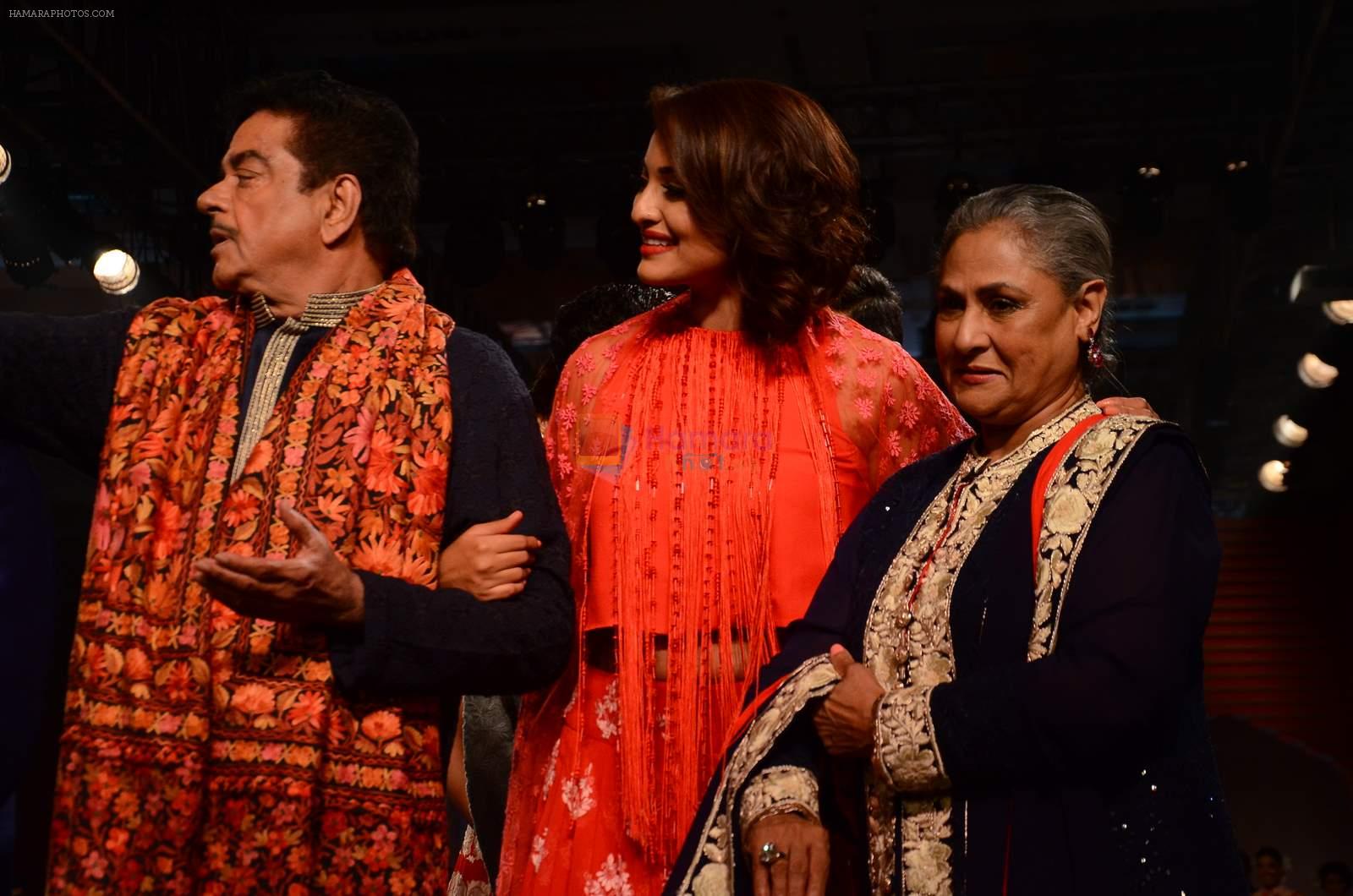 Jaya Bachchan, Sonakshi Sinha, Shatrughan Sinha at Manish Malhotra presents Mijwan-The Legacy in Grand Hyatt, Mumbai on 4th April 2015