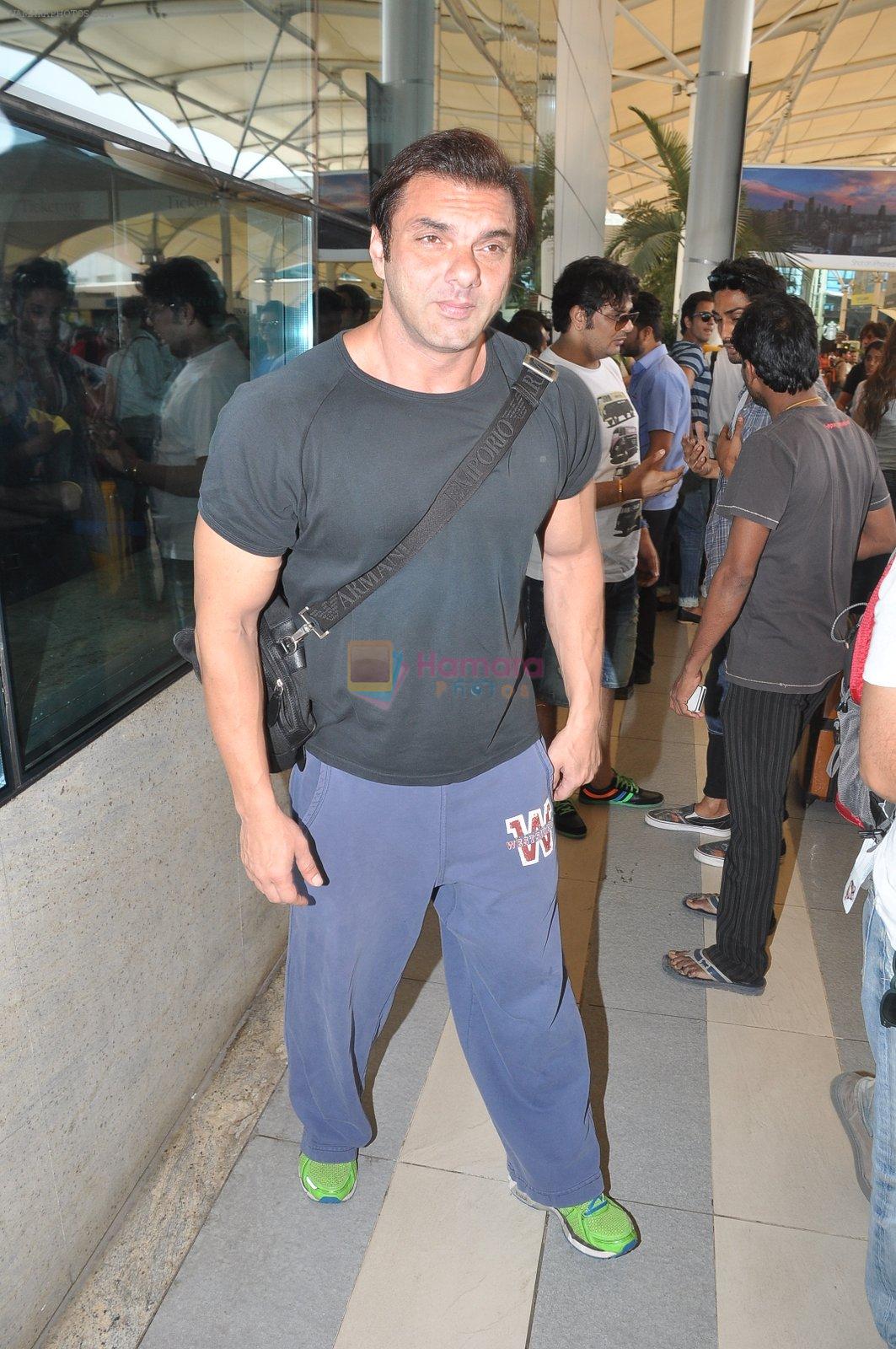 Sohail Khan depart to Goa for Planet Hollywood Launch in Mumbai Airport on 14th April 2015