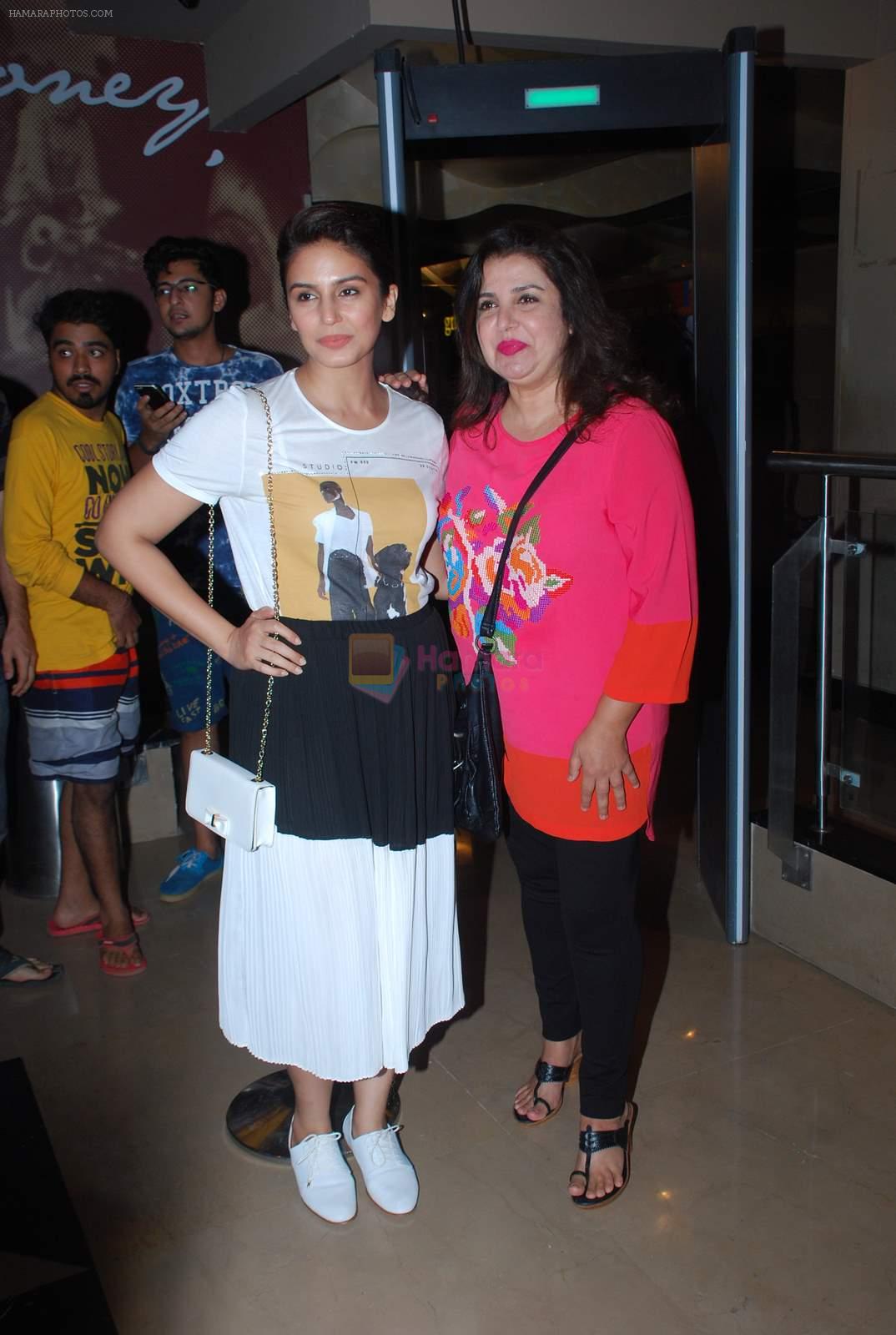 Huma Qureshi, Farah Khan at Avengers premiere in PVR on 22nd April 2015