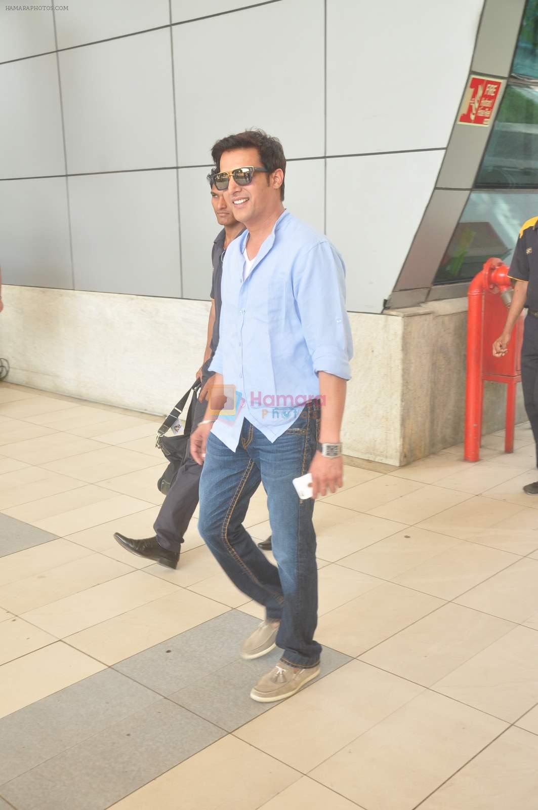 Jimmy Shergill snapped at airport with Jerry Pinto's Helen book and candy bag on 23rd April 2015