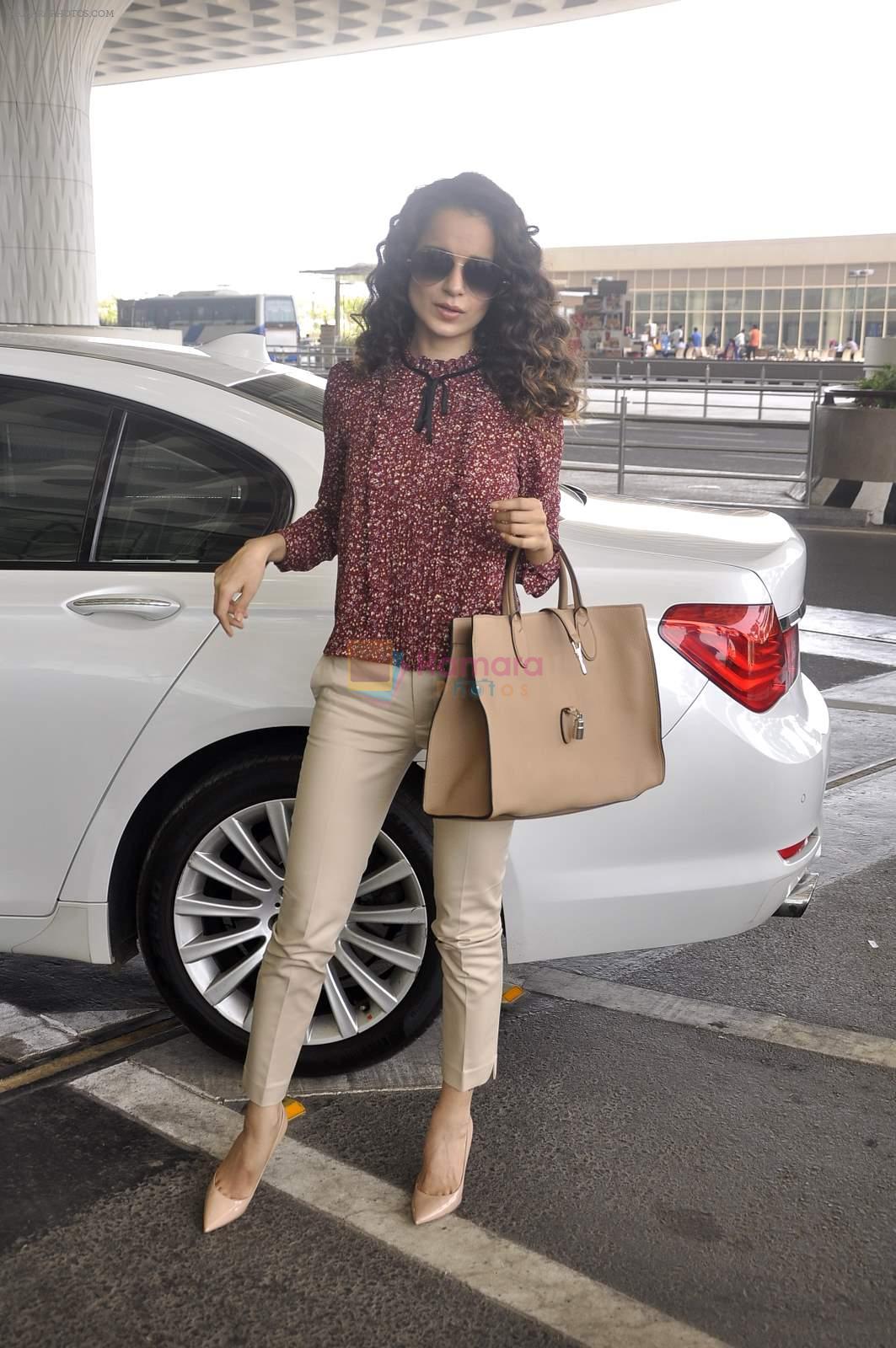 Kangana Ranaut snapped as she leaves for Delhi for the National Award ceremony on 2nd May 2015