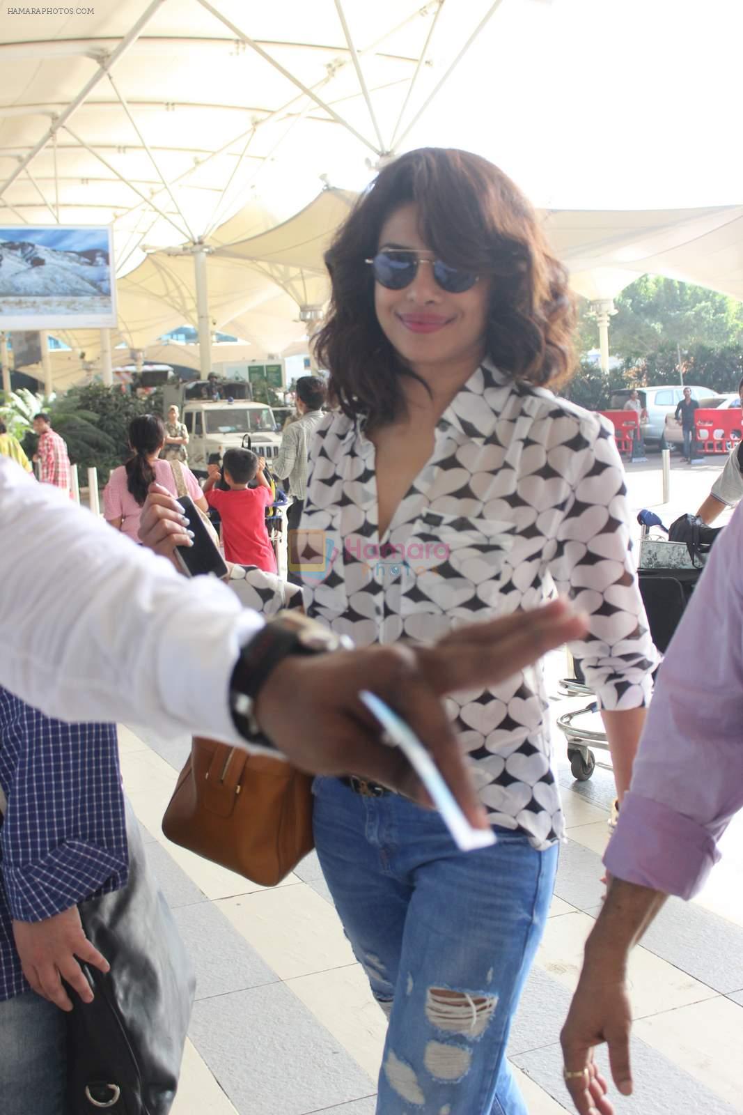Priyanka Chopra snapped at Mumbai Airport on 2nd May 2015