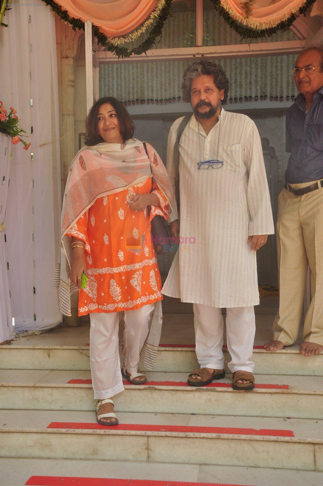 Amole Gupte at Abhishek Kapoor & Pragya Yadav Wedding at Isckon temple on 3rd May 2015
