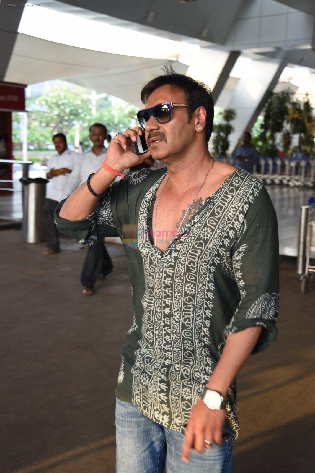 Ajay Devgan snapped on his way back from Delhi on 5th May 2015