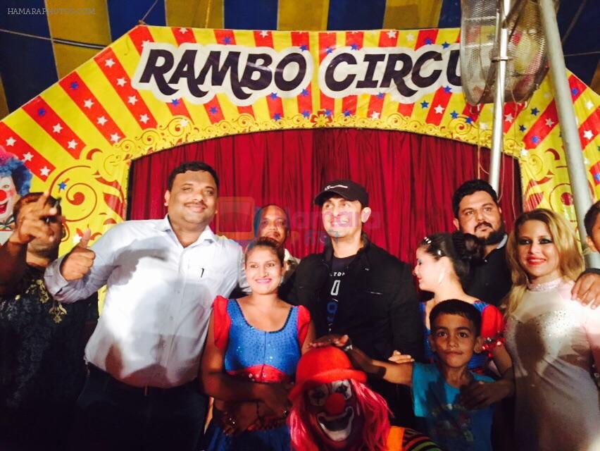 Sonu Nigam with Sujit Dilip and artists of Rambo Circus 3