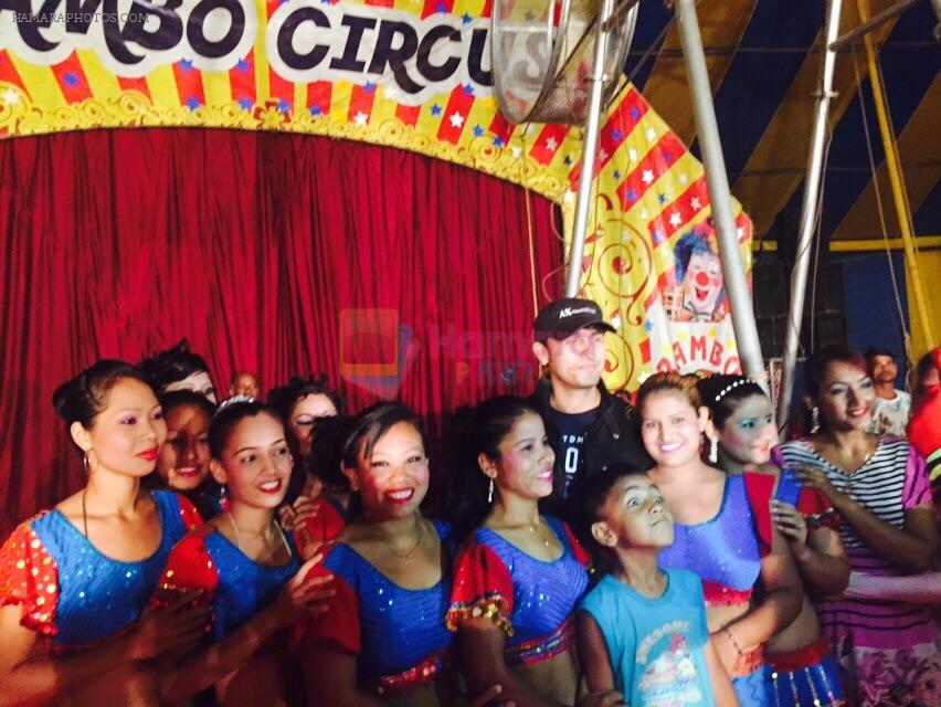 Sonu Nigam with artists of Rambo Circus
