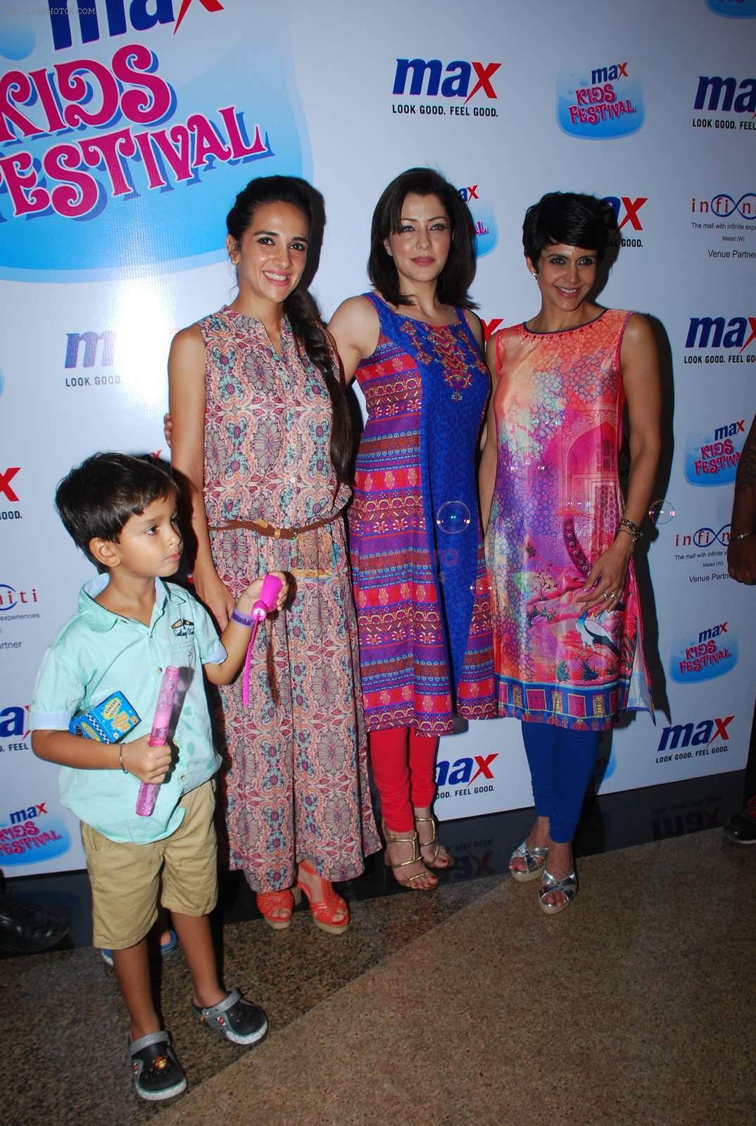 Tara Sharma, Mandira Bedi, Aditi Gowitrikar at Max kids fashion show in Mumbai on 5th May 2015