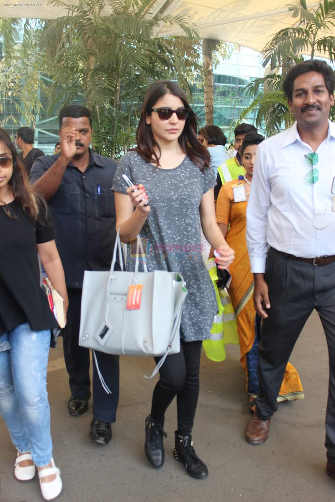 Anushka Sharma snapped at airport  on 6th May 2015