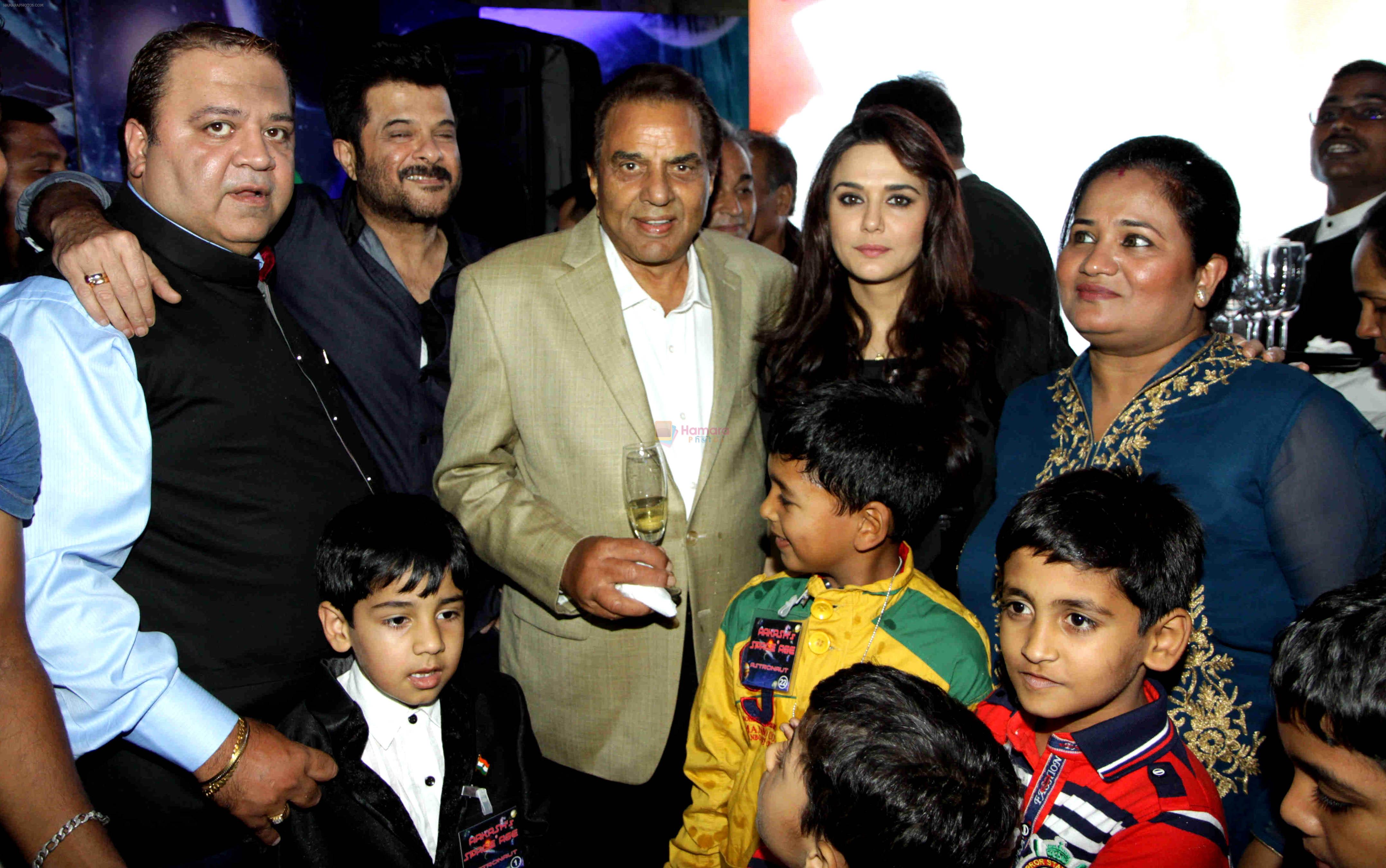 Preity Zinta, Dharmendra, anil Kapoor at Producer Kishor & Pooja Dingra's son Aakash Dingra's 7th Birthday Party in Mumbai on 11th may 2015