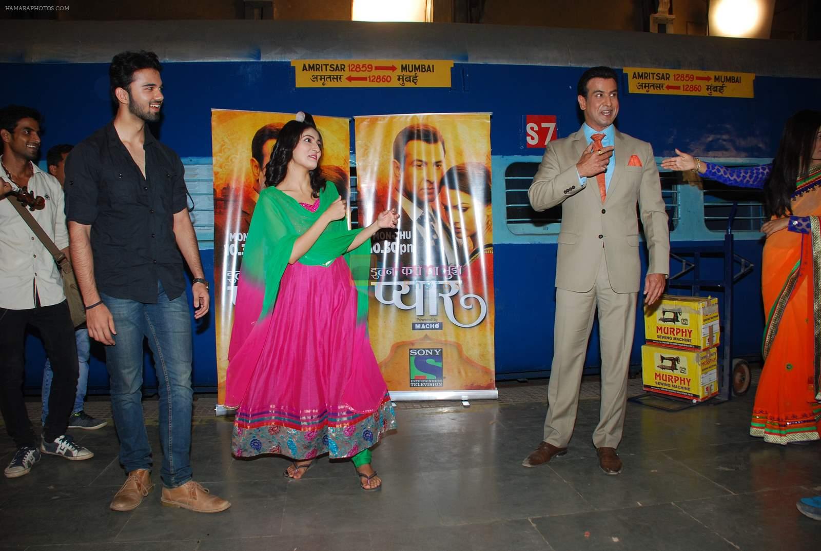 Ronit Roy, Pallavi Kulkarni at Itna Karo Na Mujhe Pyaar 100 Episodes in Filmcity on 12th May 2015