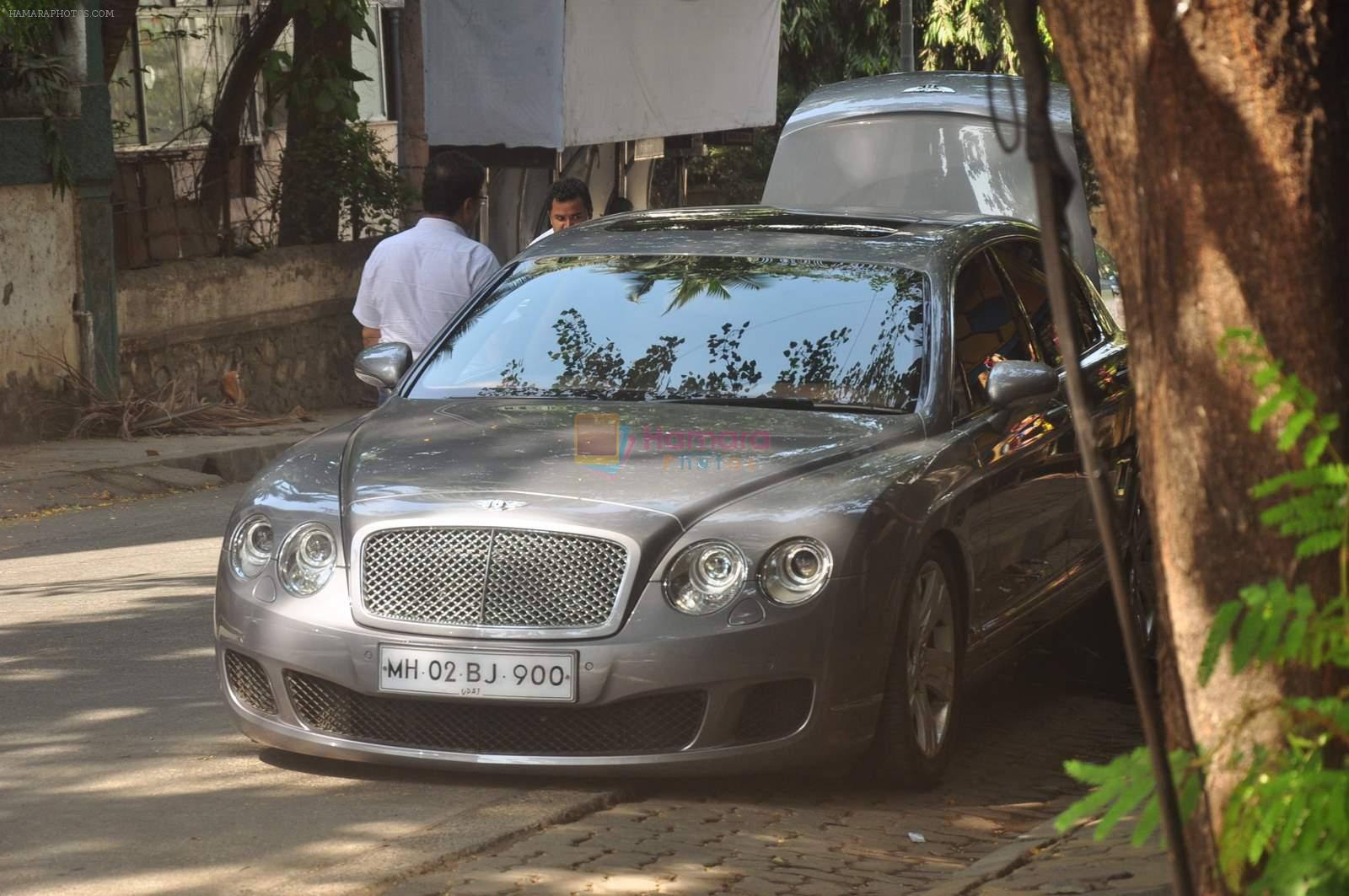 Akshay Kumar's car breaks down in Bandra, Mumbai on 15th May 2015