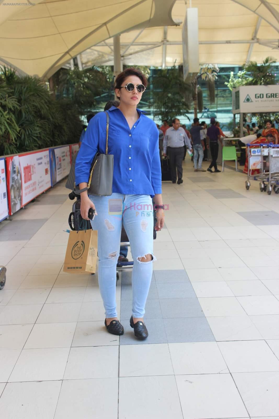 Huma Qureshi snapped at airport  on 17th May 2015
