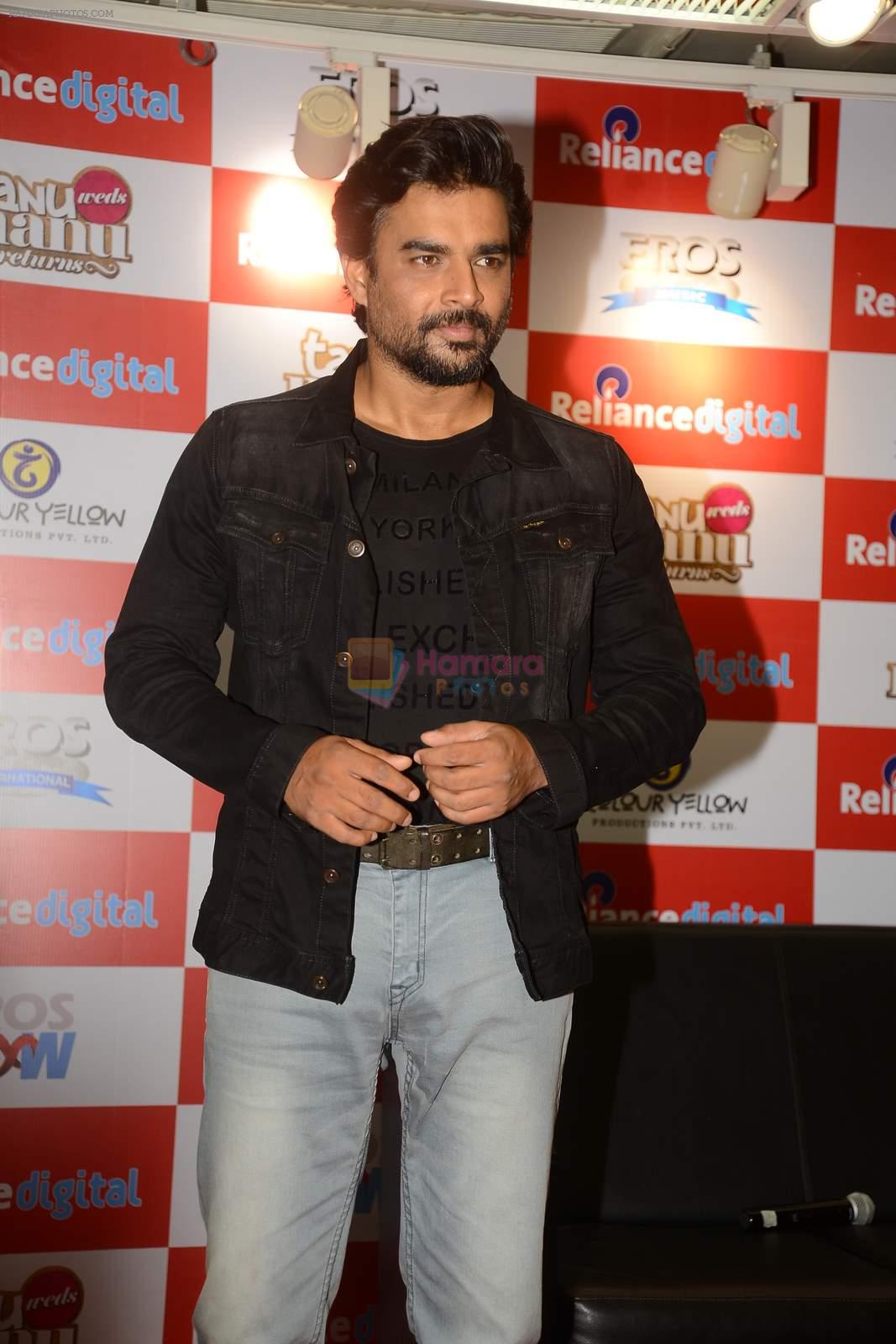 Madhavan snapped at Relaince Digital Store on 21st May 2015