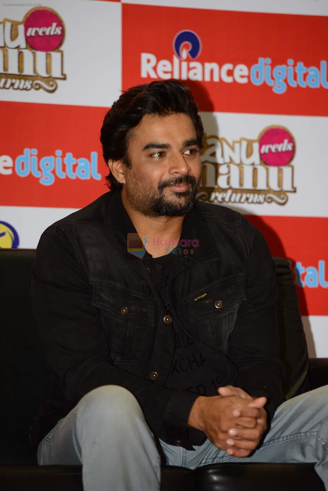 Madhavan snapped at Relaince Digital Store on 21st May 2015