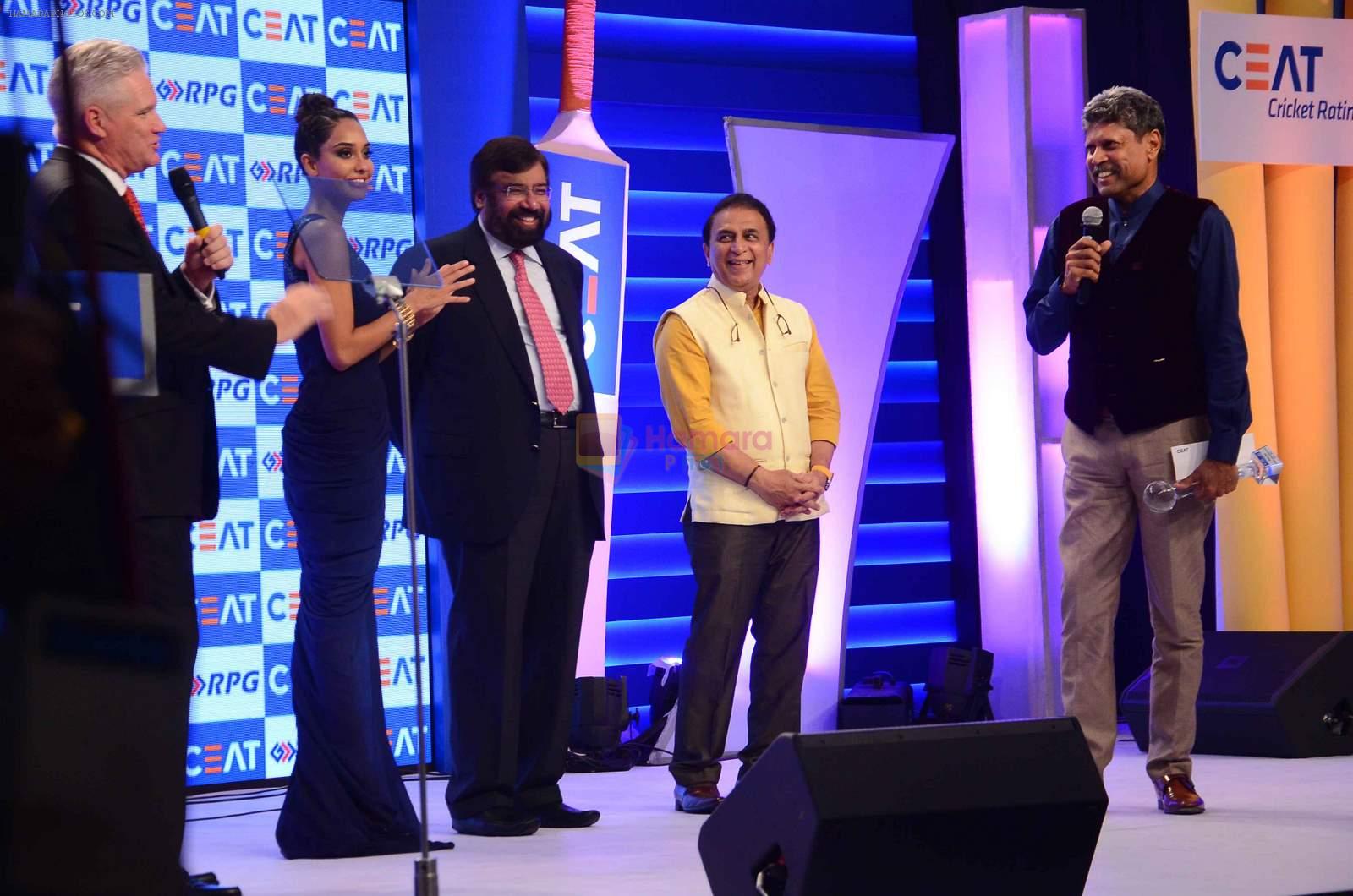 Lisa Haydon, Sunil Gavaskar, Kapil Dev at Ceat Cricket Awards in Trident, Mumbai on 25th May 2015