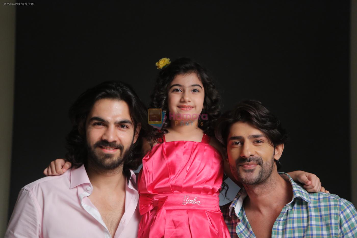 Karna Ruhana and Suahil  Zargar shoot for music video O Meri jaan in Jogeshwari on 25th May 2015