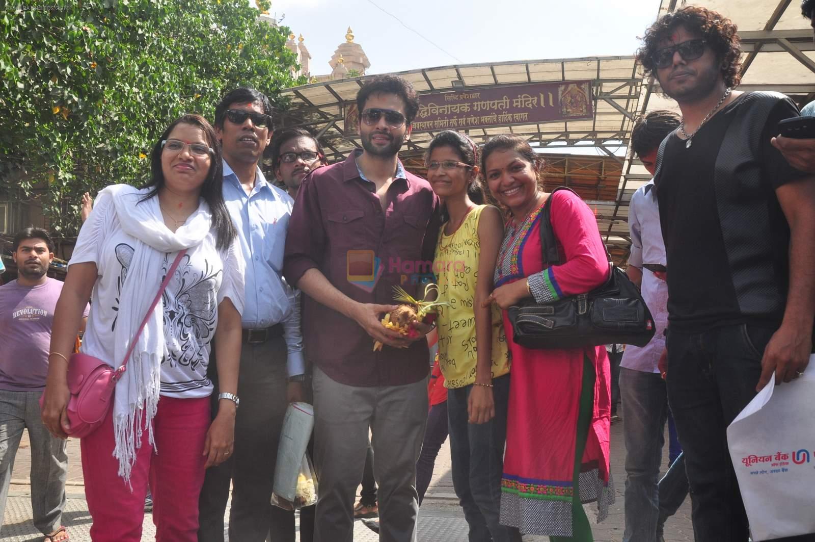 Jackky Bhagnani visits  Siddhivinayak temple in Mumbai on 26th May 2015
