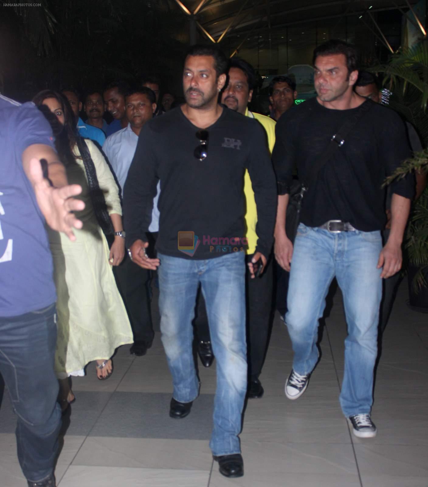 Salman Khan, Sohail Khan, Alvira Khan returns from Arpita's reception on 26th May 2015