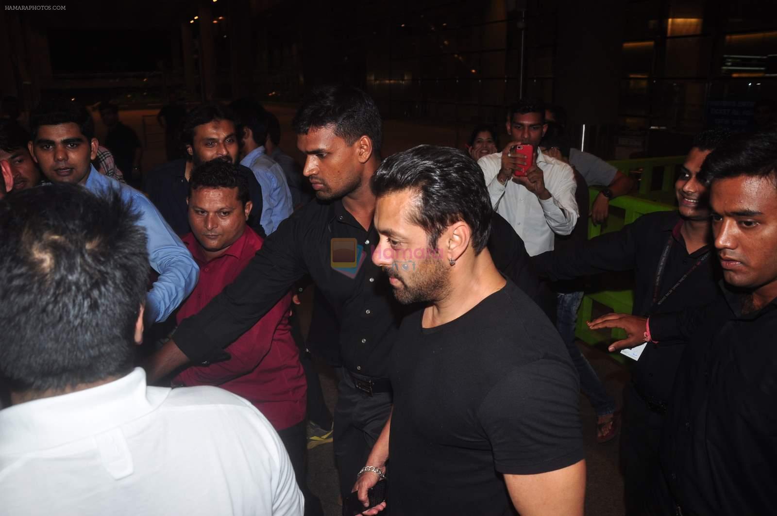 Salman Khan retuurn from Aiba Awards on 30th May 2015