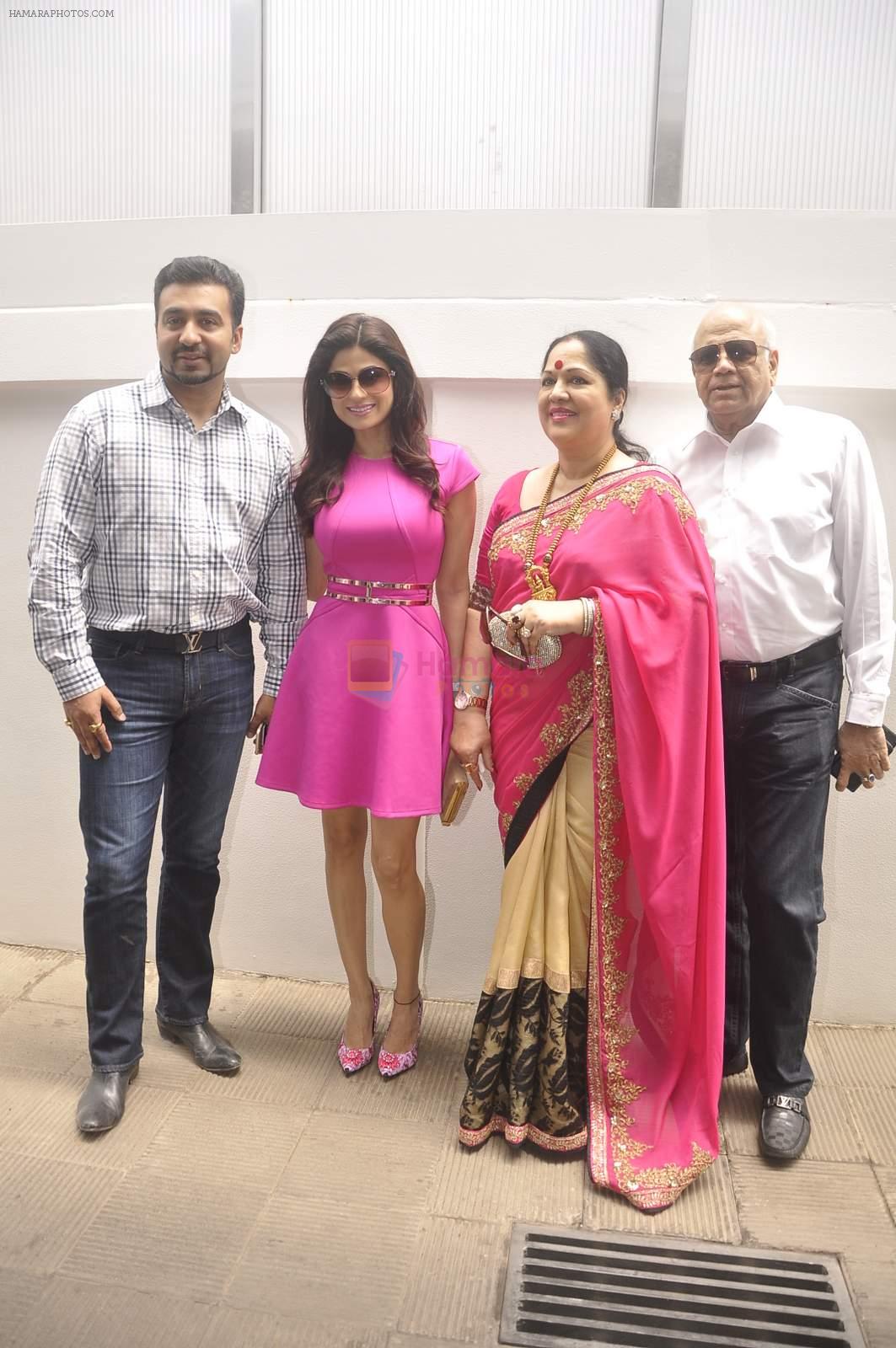 Raj Kundra, Shamita Shetty, Sunanda Shetty at Nishka and Dhruv's wedding bash in Mumbai on 31st May 2015