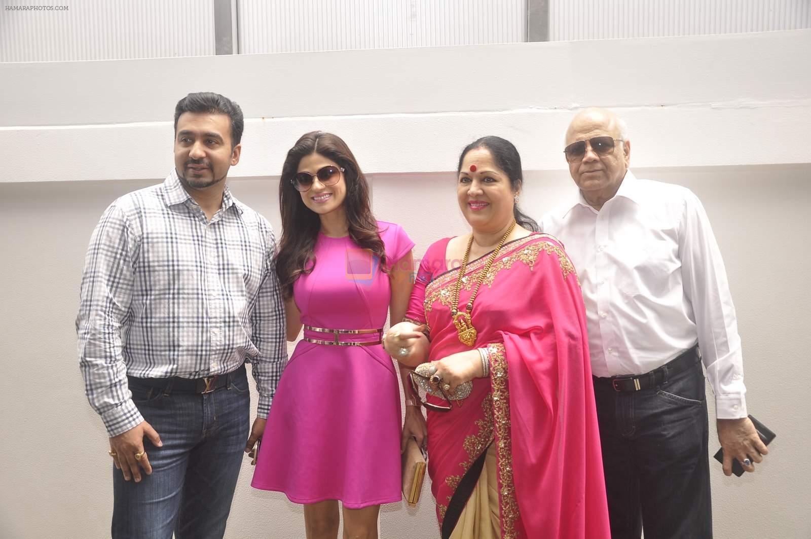 Raj Kundra, Shamita Shetty, Sunanda Shetty at Nishka and Dhruv's wedding bash in Mumbai on 31st May 2015